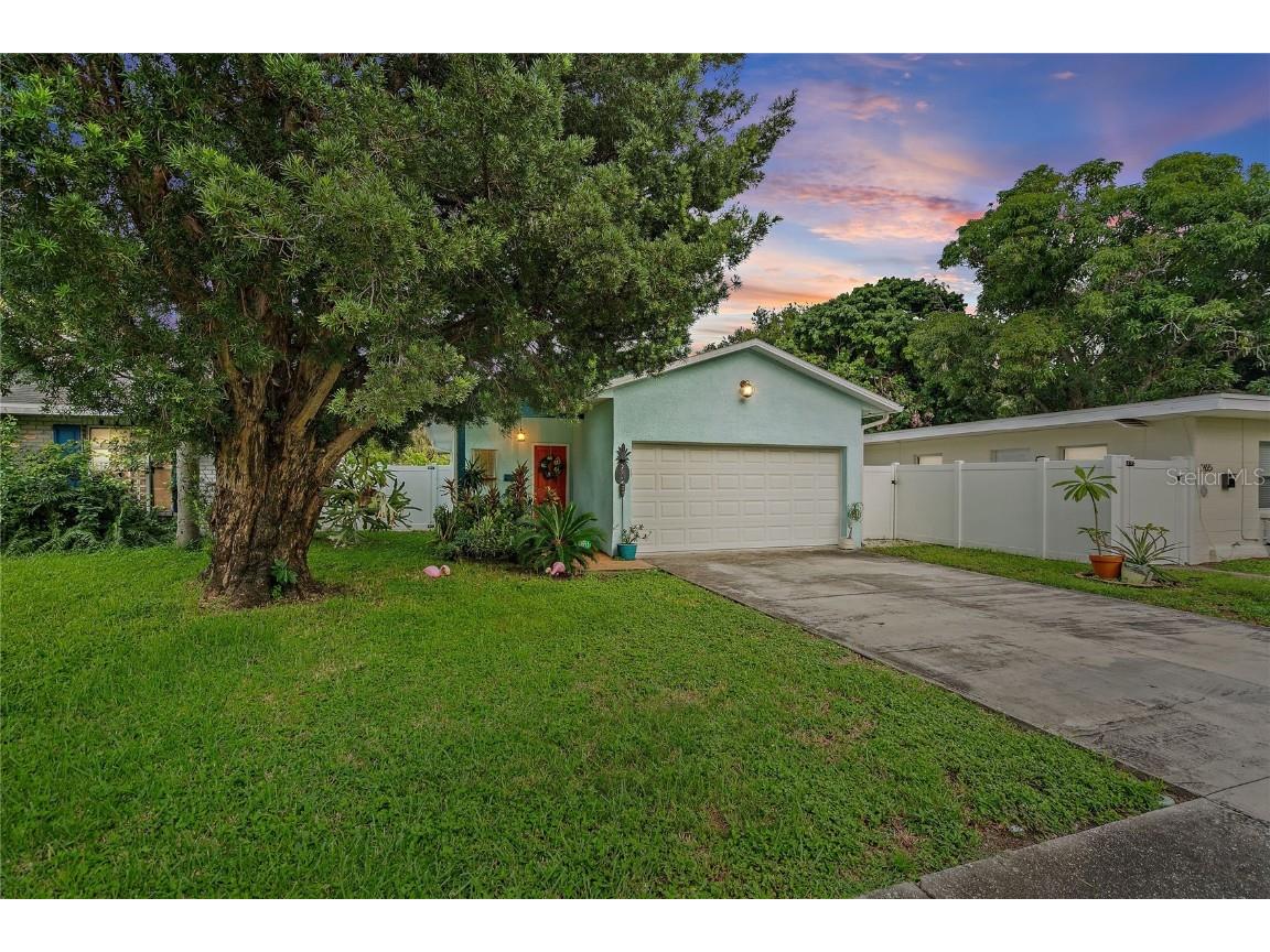 275 14th St N Saint Petersburg FL 33705 TB8427441 image1
