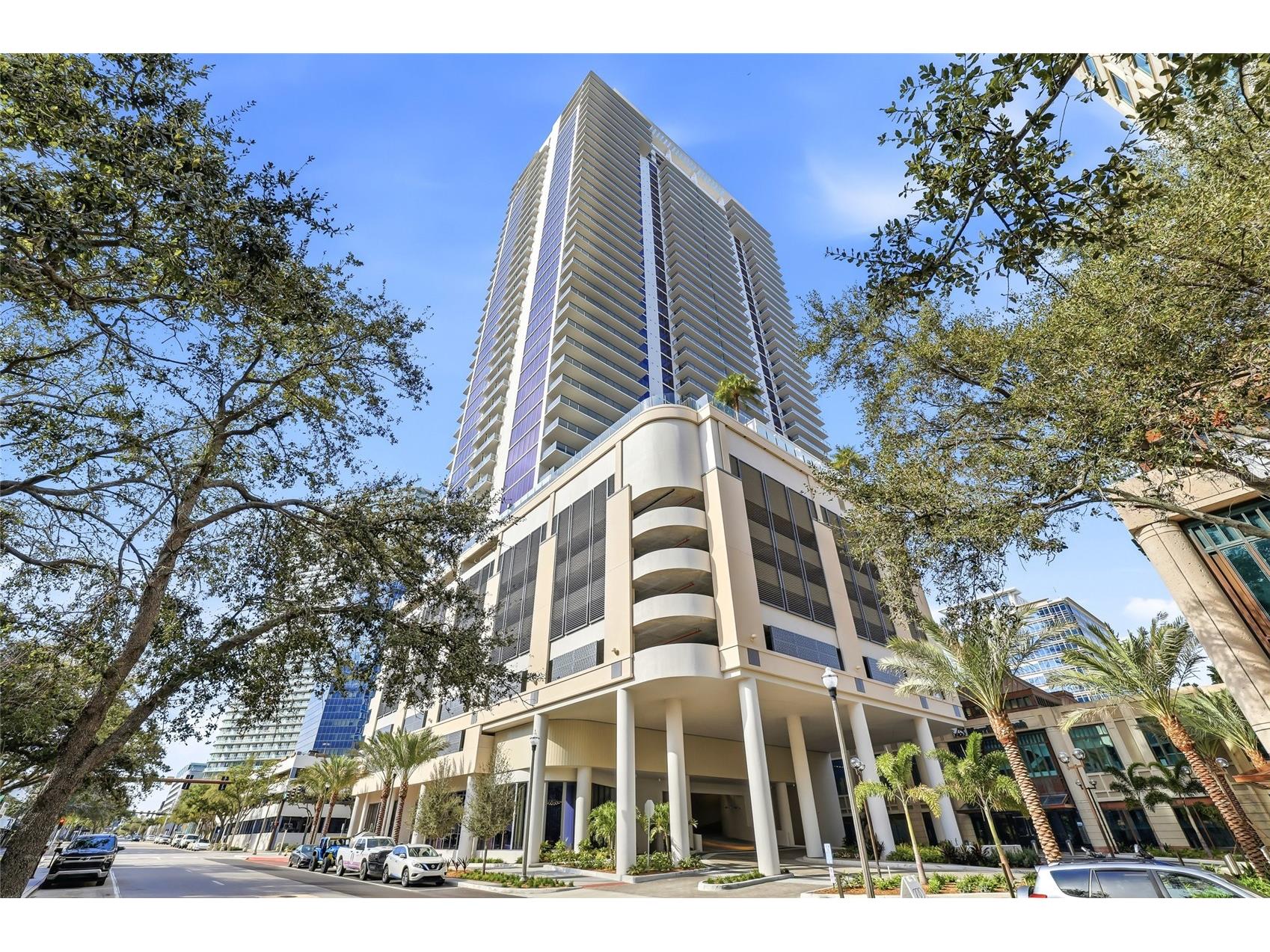 275 1st Ave S #1804 Saint Petersburg FL 33701 TB8464335 image1