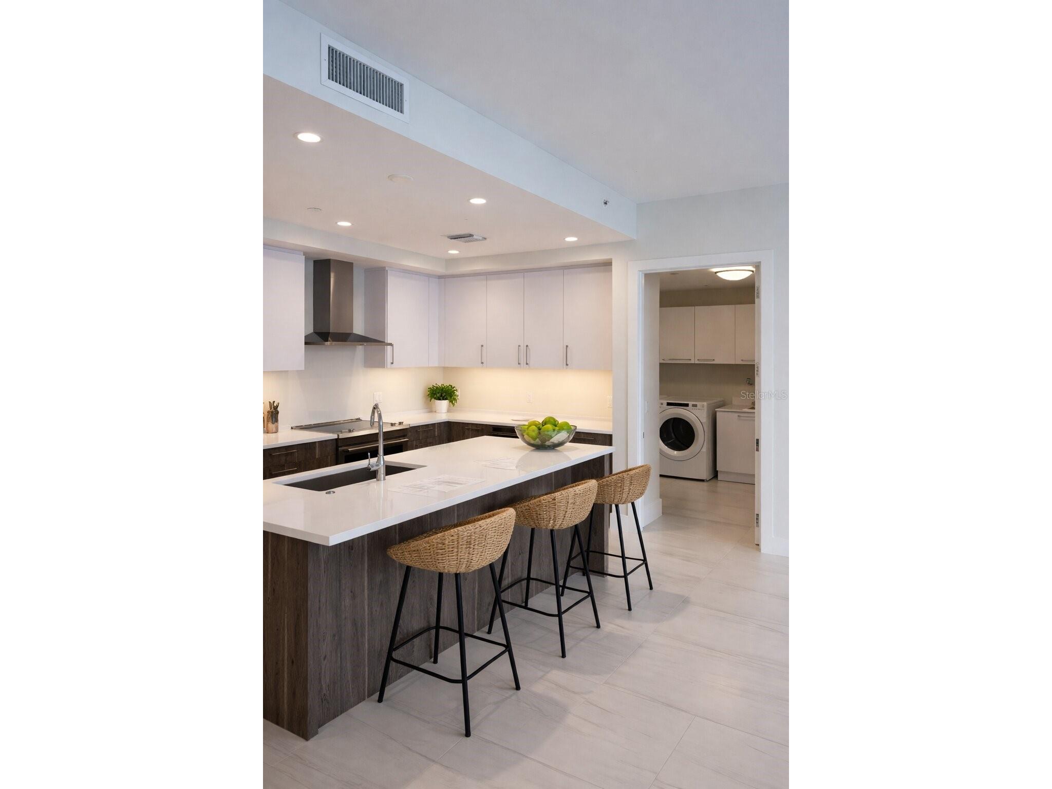 275 1st Ave S #2007 Saint Petersburg FL 33701 TB8478630 image3