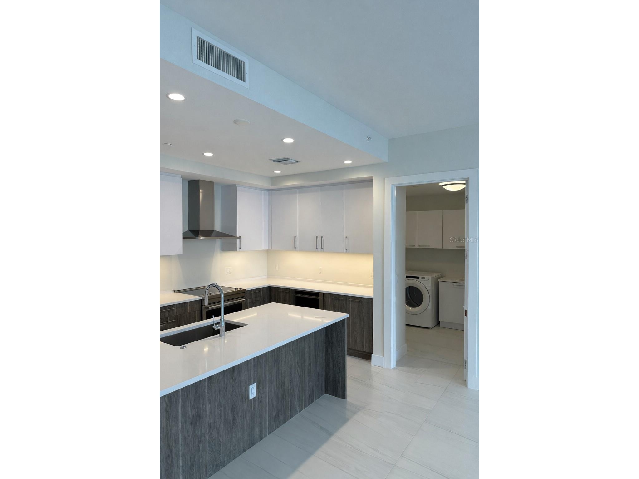 275 1st Ave S #2007 Saint Petersburg FL 33701 TB8478630 image8