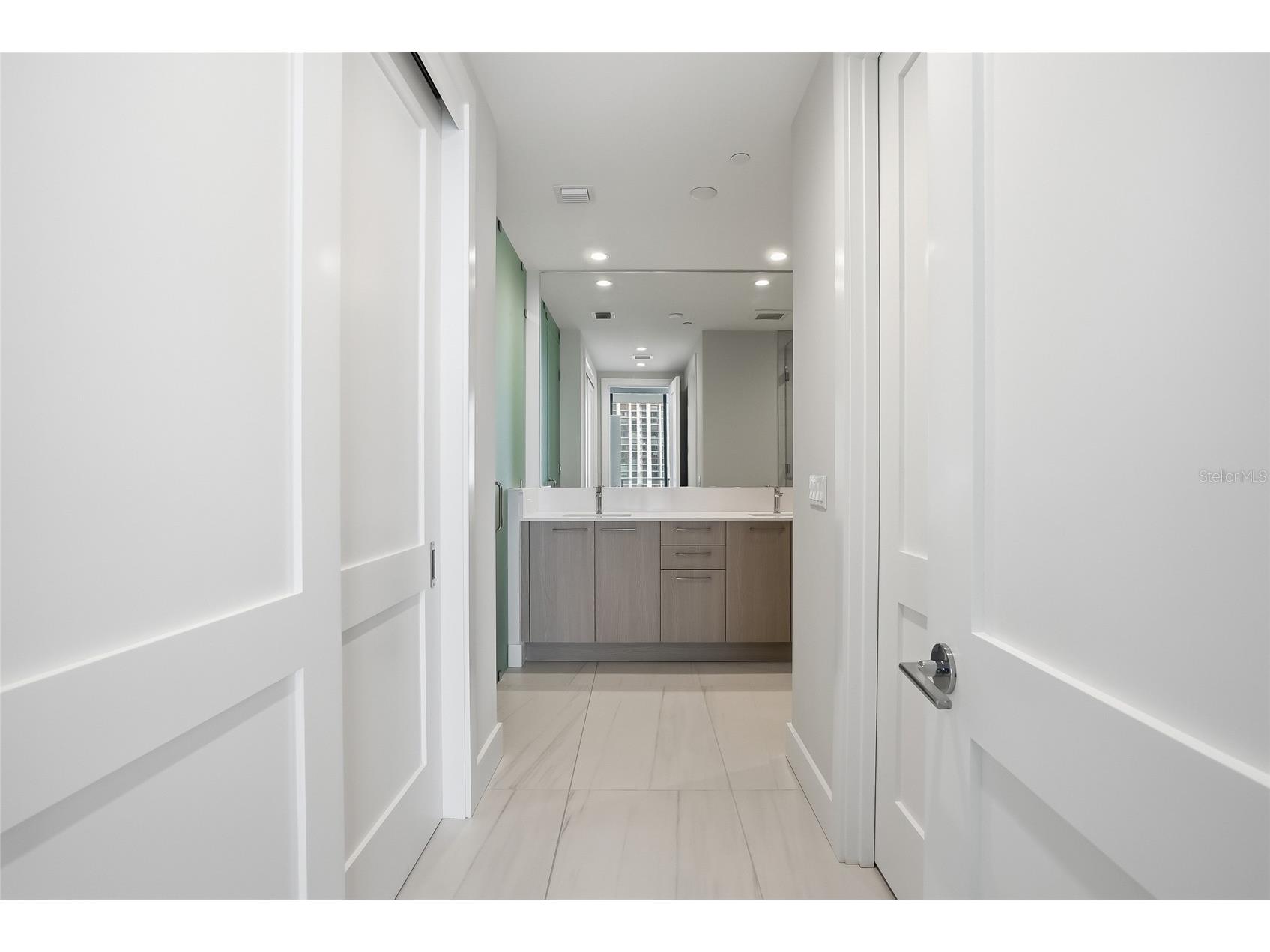 275 1st Avenue S #1003 Saint Petersburg FL 33701 TB8506172 image64