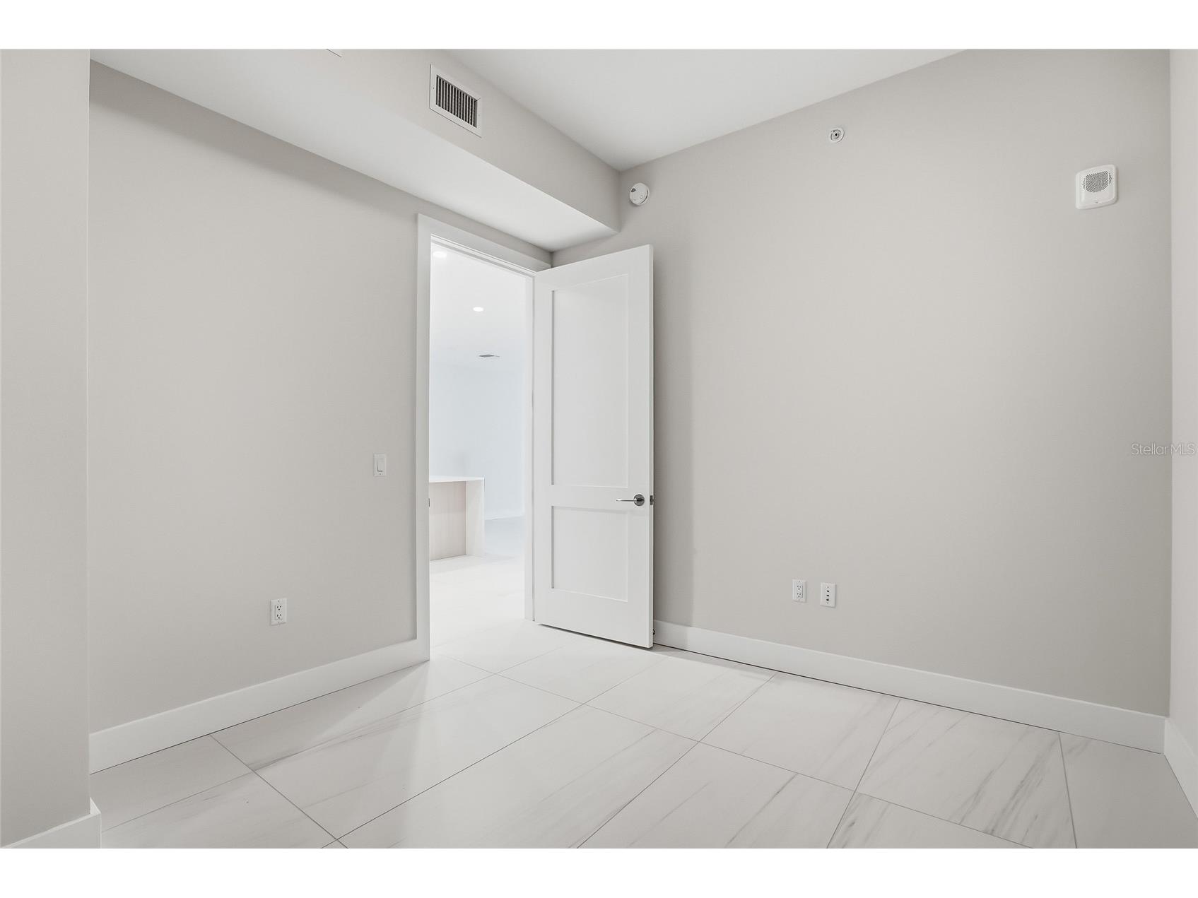 275 1st Avenue S #1003 Saint Petersburg FL 33701 TB8506172 image73