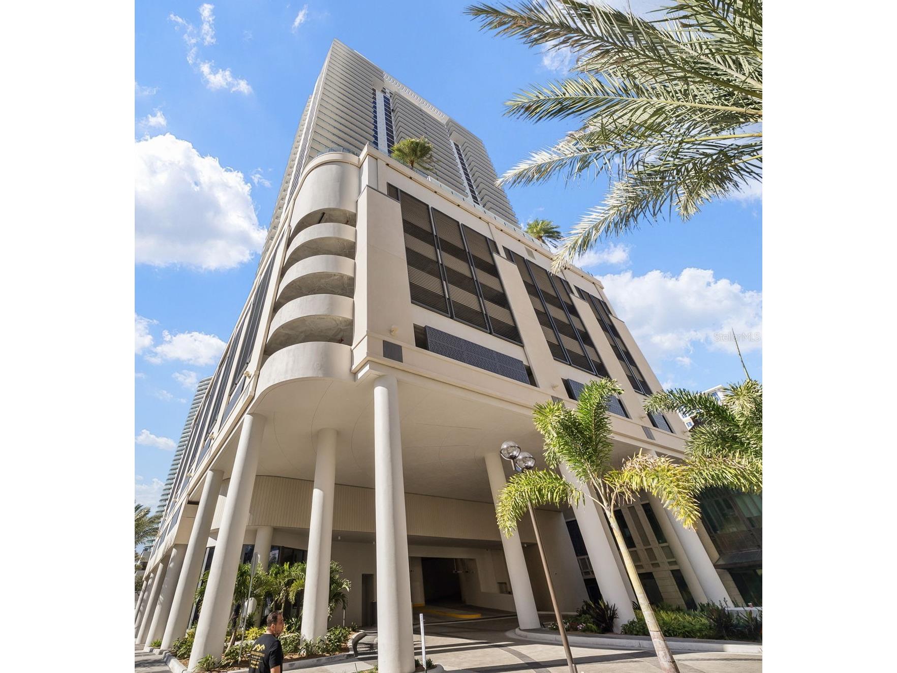 275 1st Avenue S #1202 Saint Petersburg FL 33701 TB8476054 image1