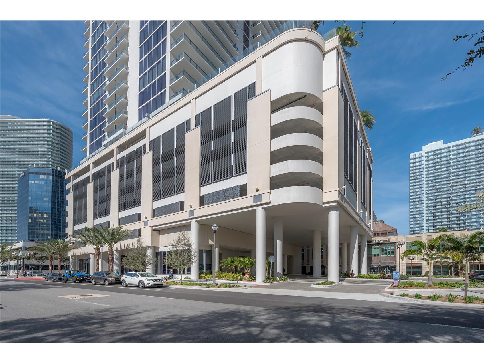 275 1st Avenue S #1504 Saint Petersburg FL 33701 TB8465694 image1