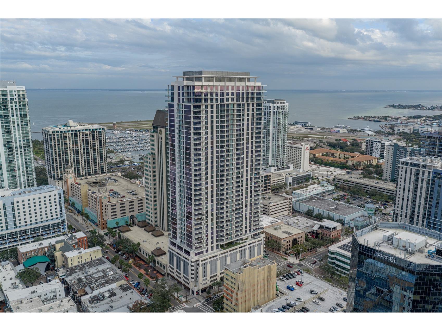 275 1st Avenue S #1701 Saint Petersburg FL 33701 TB8492368 image1