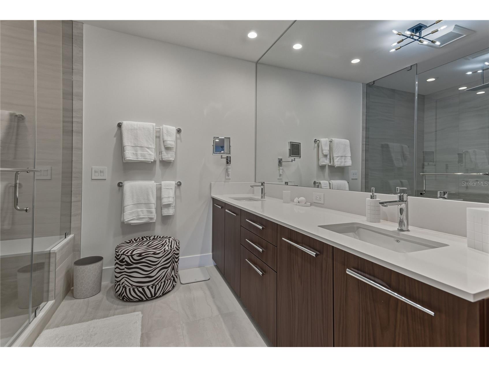 275 1st Avenue S #1701 Saint Petersburg FL 33701 TB8492368 image74
