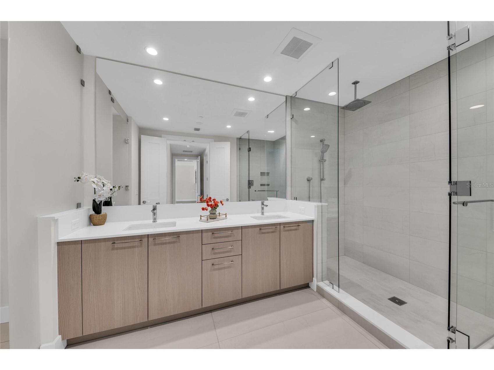 275 1st Avenue S #1904 Saint Petersburg FL 33701 A4687021 image35
