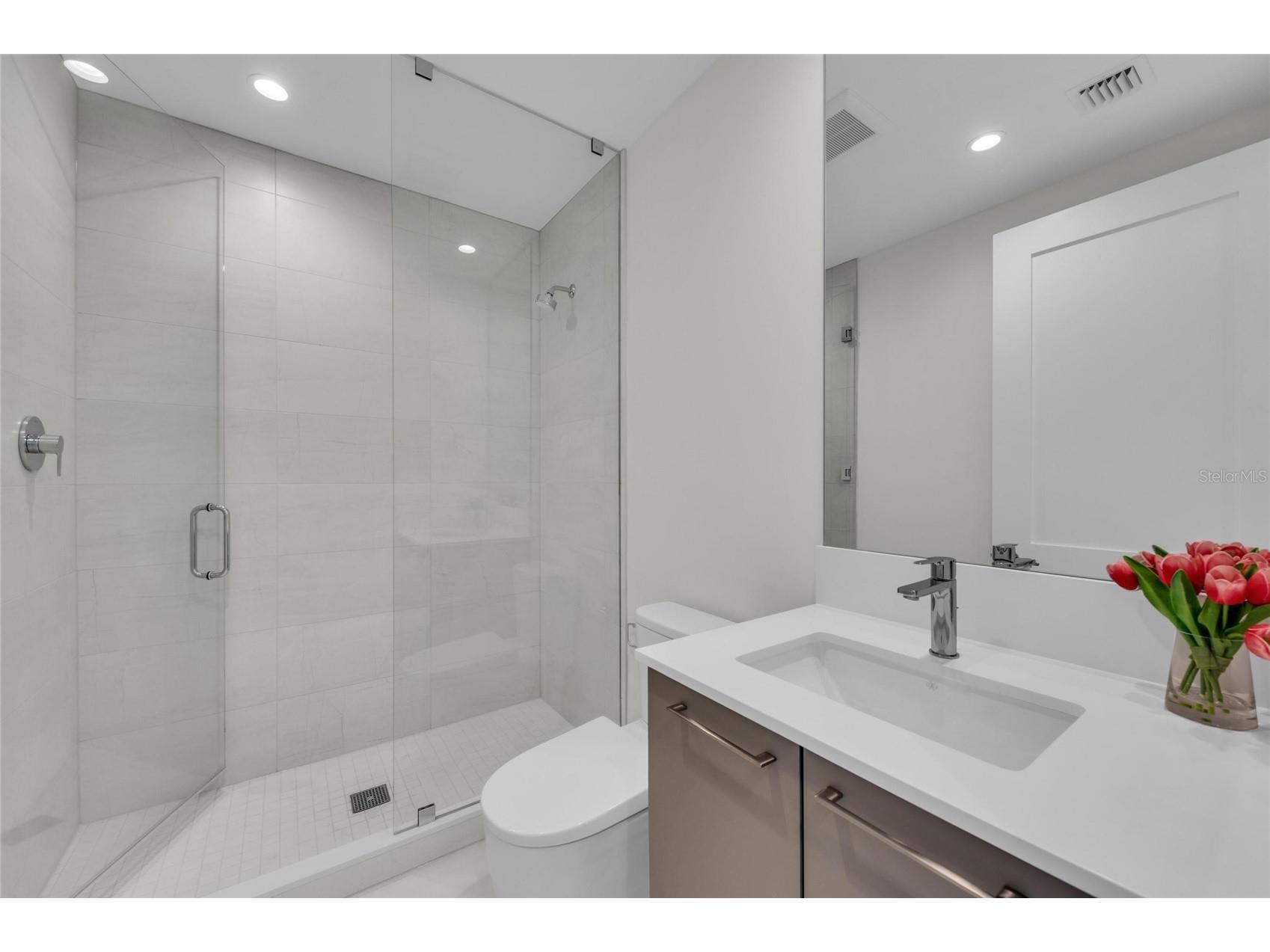 275 1st Avenue S #1904 Saint Petersburg FL 33701 A4687021 image38