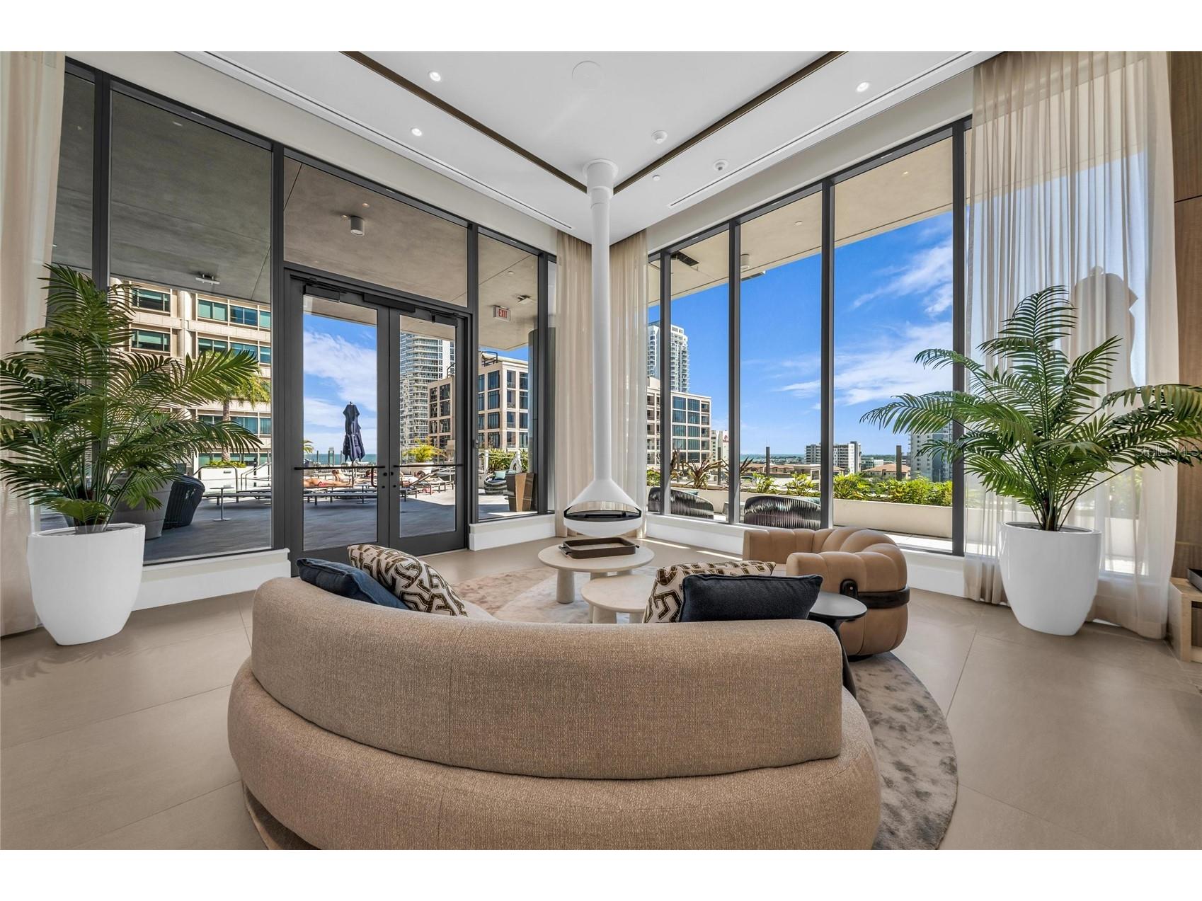 275 1st Avenue S #1904 Saint Petersburg FL 33701 A4687021 image63