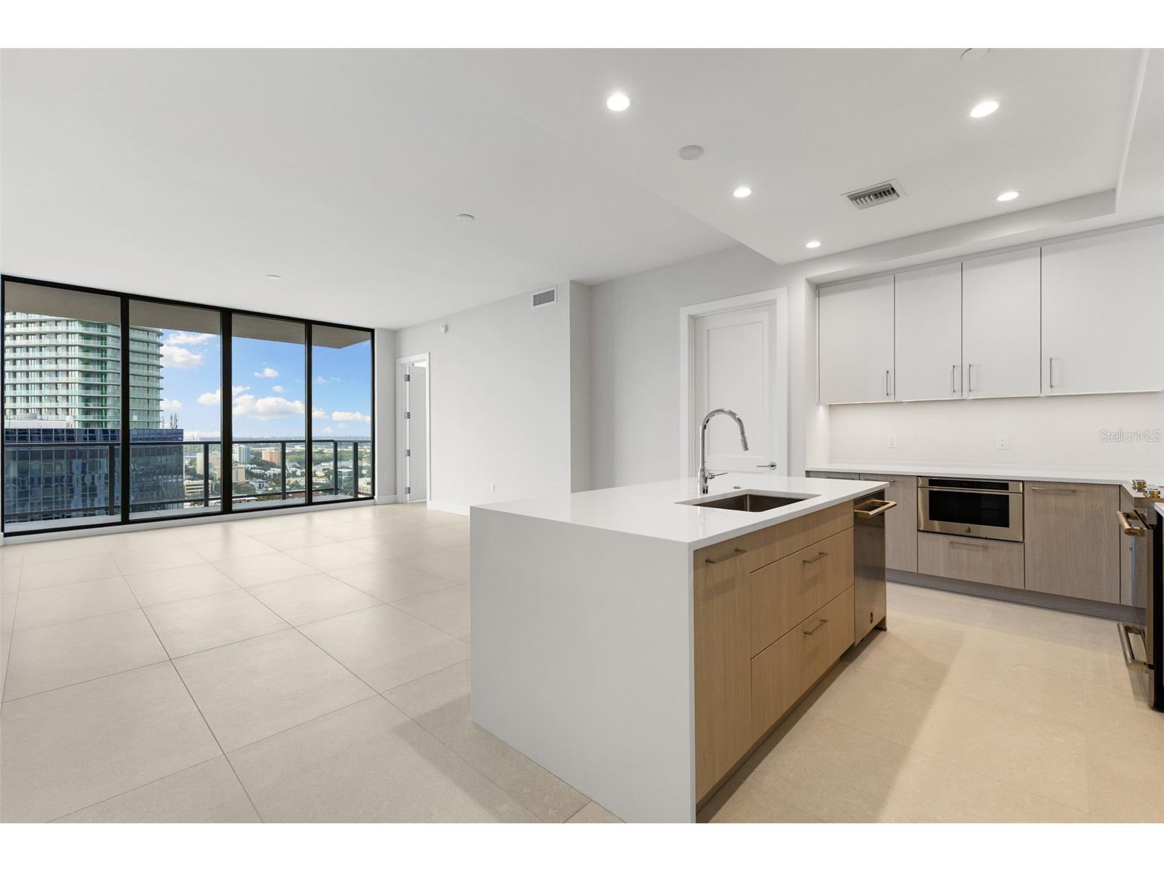 275 1st Avenue S #1907 Saint Petersburg FL 33701 TB8494291 image2