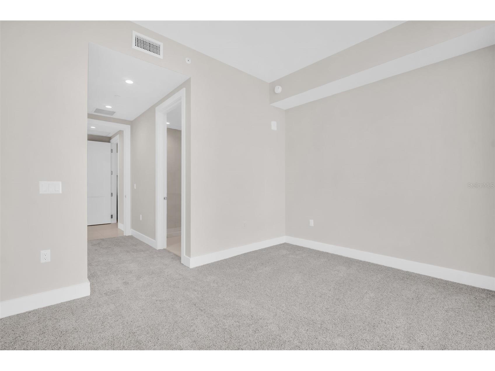 275 1st Avenue S #2001 Saint Petersburg FL 33701 TB8472986 image35