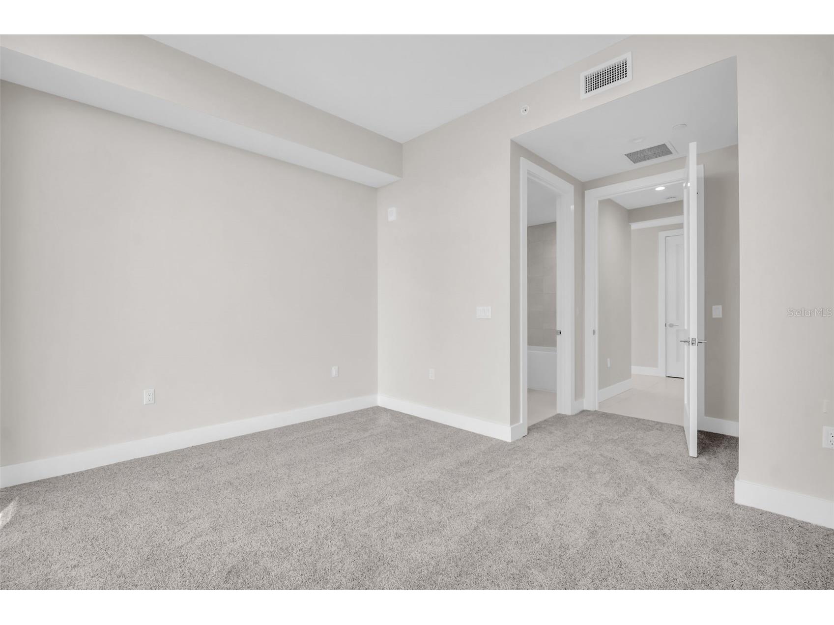 275 1st Avenue S #2001 Saint Petersburg FL 33701 TB8472986 image42