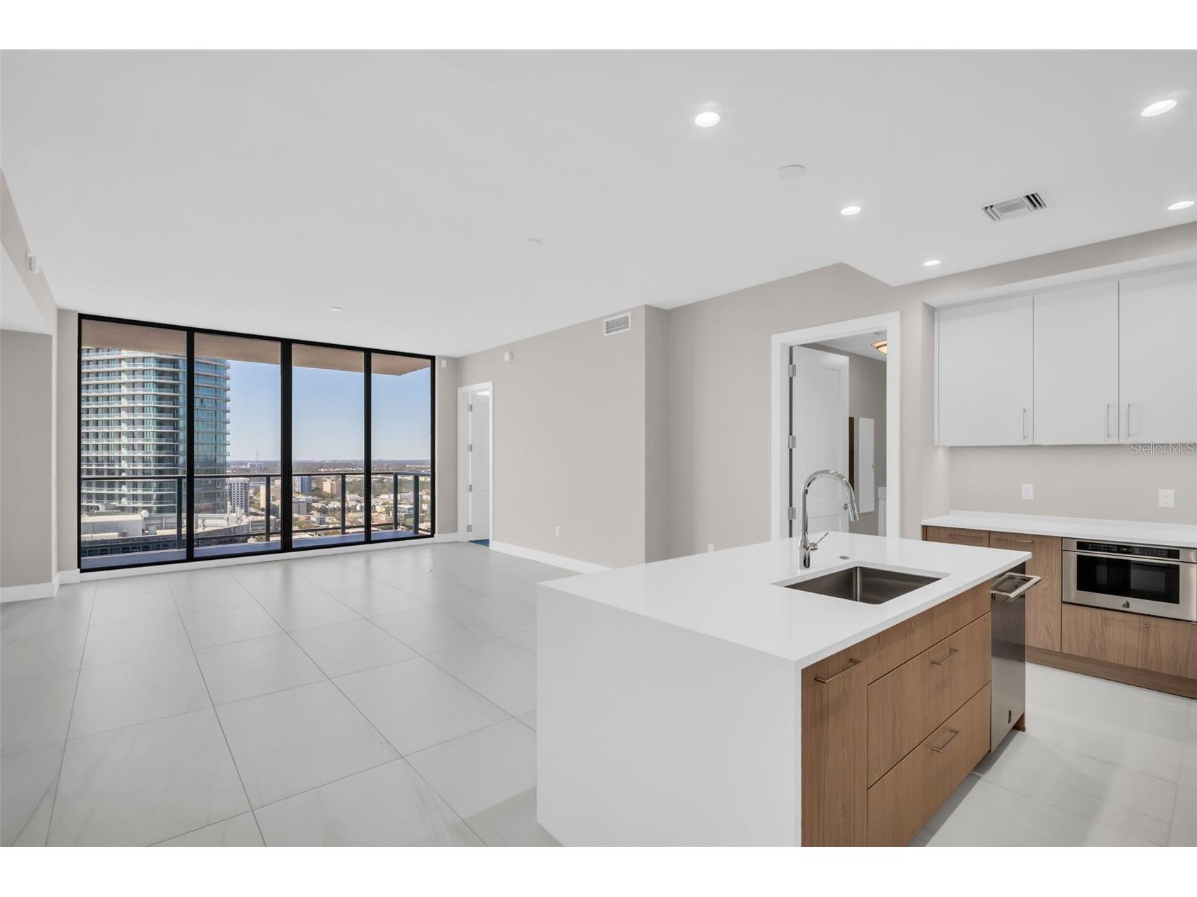 275 1st Avenue S #2708 Saint Petersburg FL 33701 TB8472071 image2