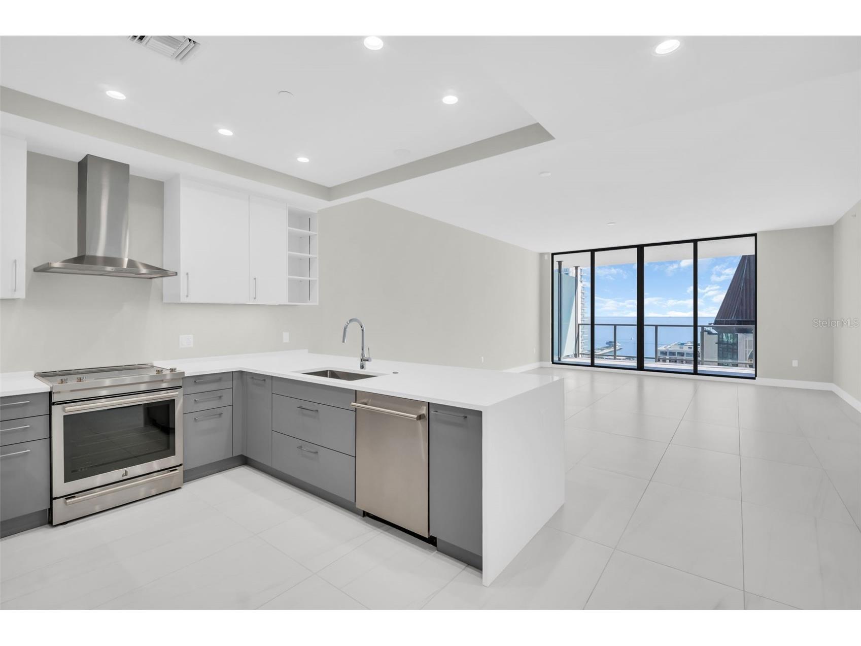 275 1st Avenue S #3304 Saint Petersburg FL 33701 TB8475195 image6