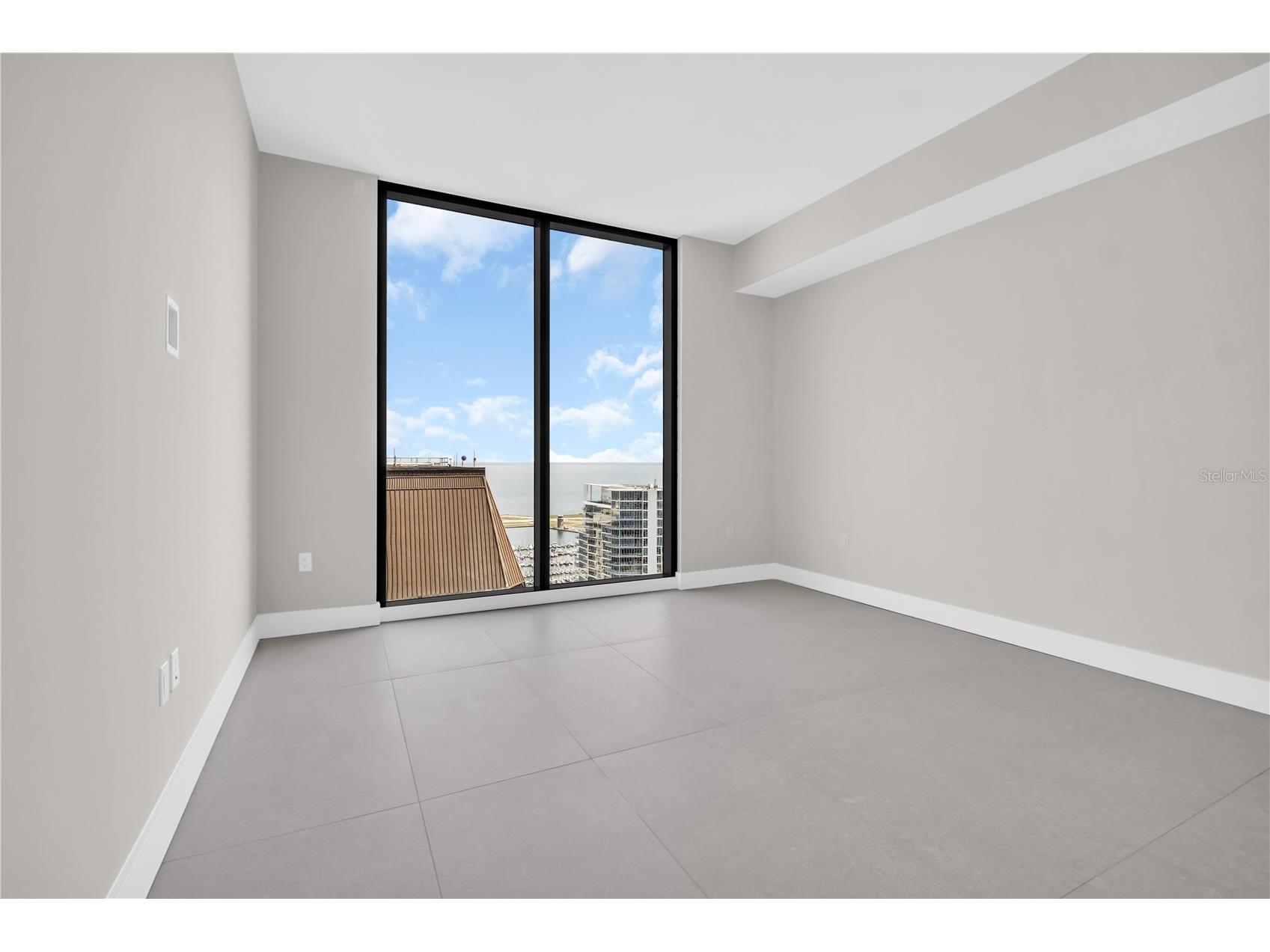 275 1st Avenue S #3704 Saint Petersburg FL 33701 - TAMPA BAY TB8492549 image1