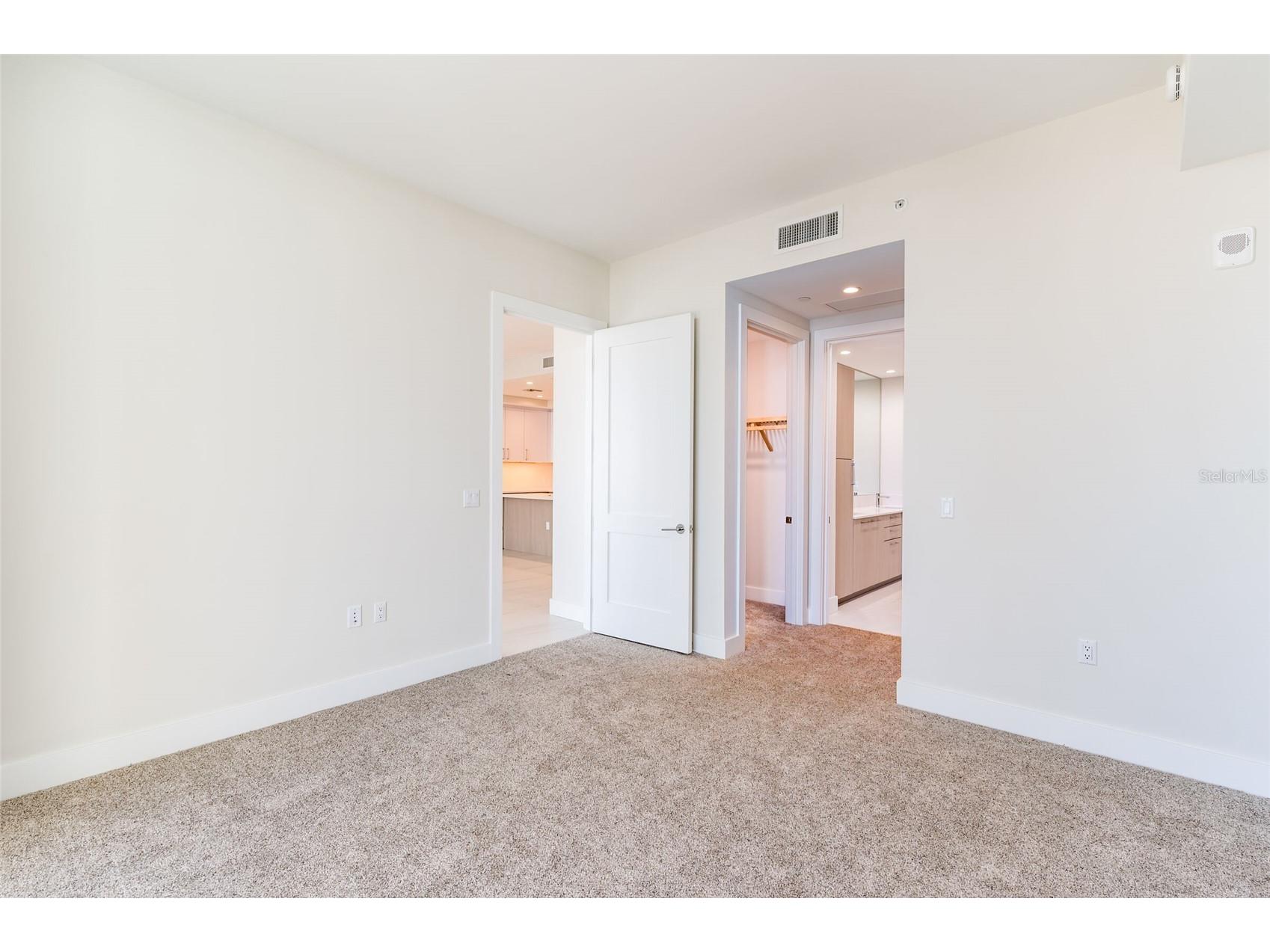 275 1st Avenue South #2208 Saint Petersburg FL 33701 TB8507421 image28
