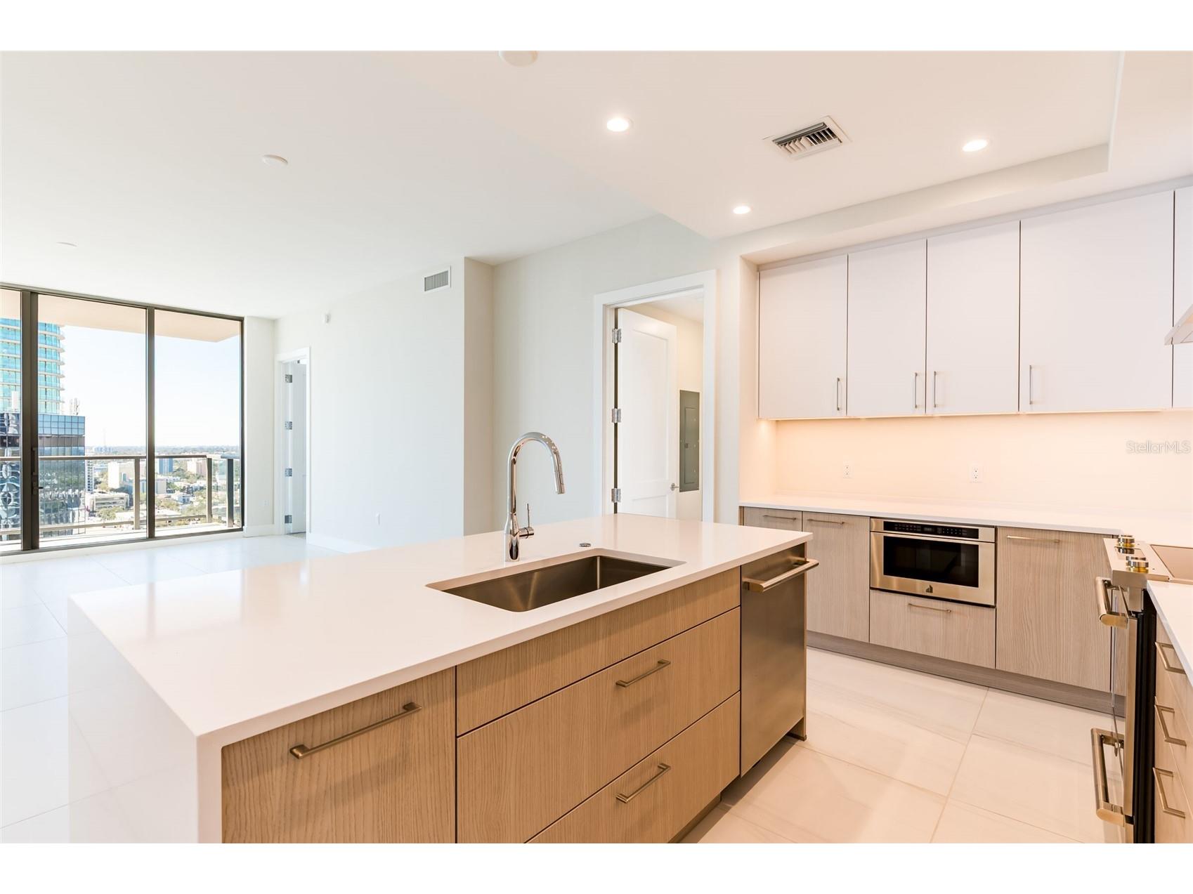 275 1st Avenue South #2208 Saint Petersburg FL 33701 TB8507421 image4