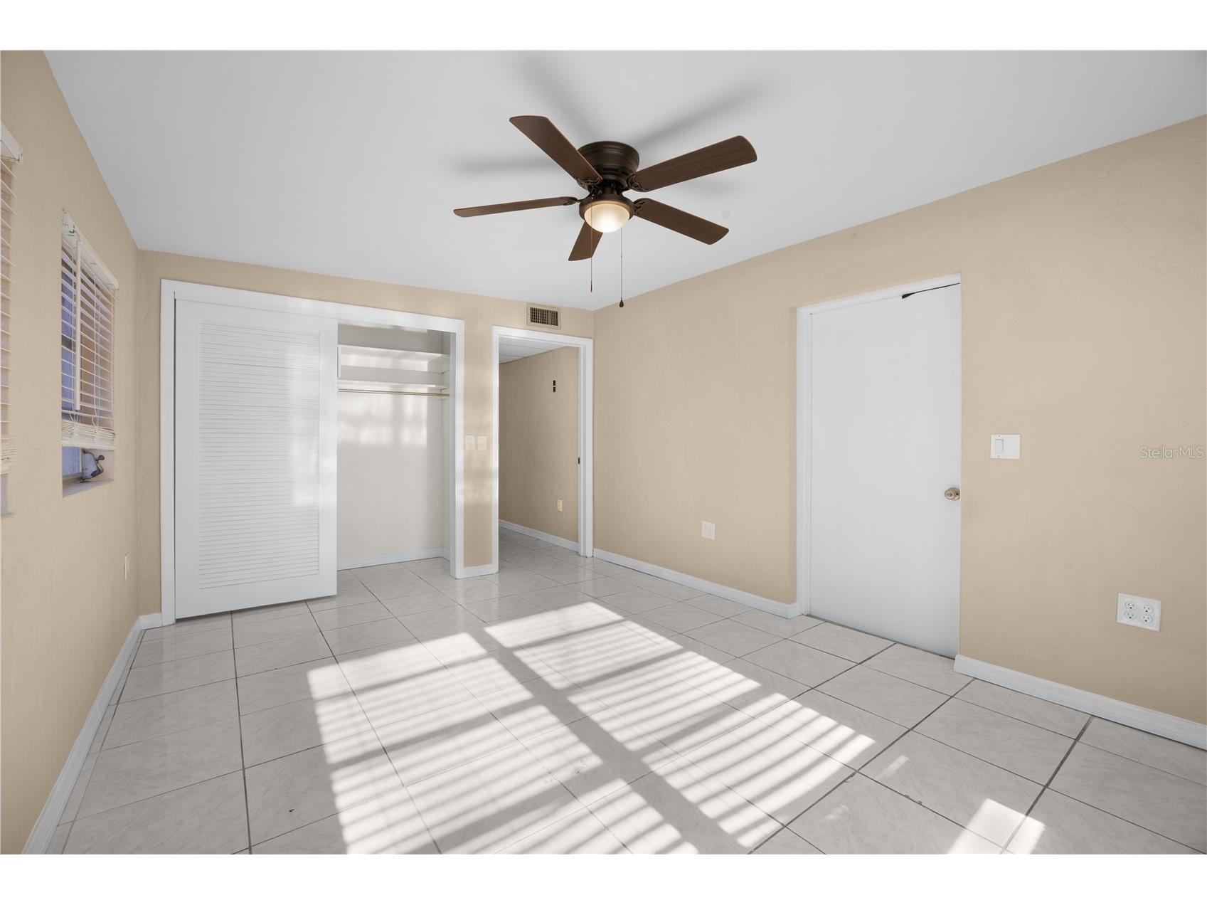275 Lakeview Drive North Fort Myers FL 33917 A4697486 image10