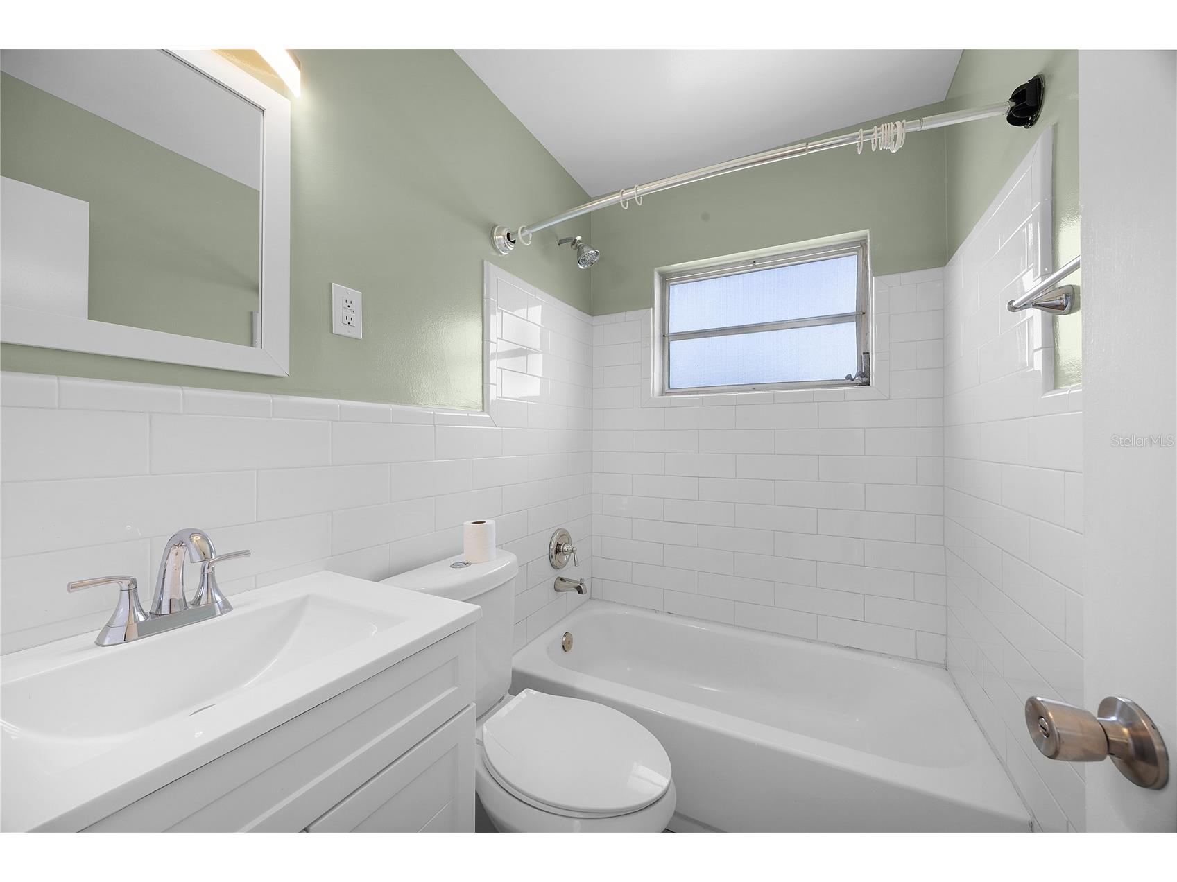 275 Lakeview Drive North Fort Myers FL 33917 A4697486 image11