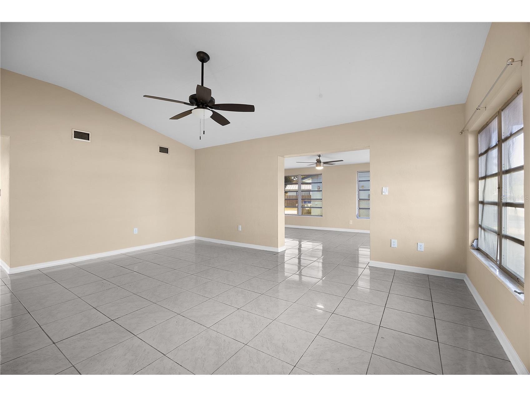 275 Lakeview Drive North Fort Myers FL 33917 A4697486 image3