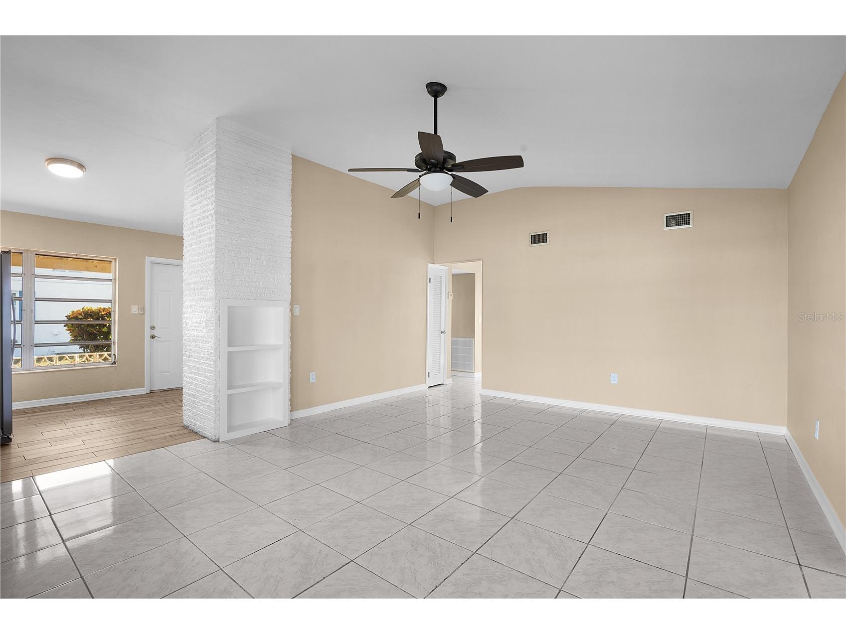 275 Lakeview Drive North Fort Myers FL 33917 A4697486 image4