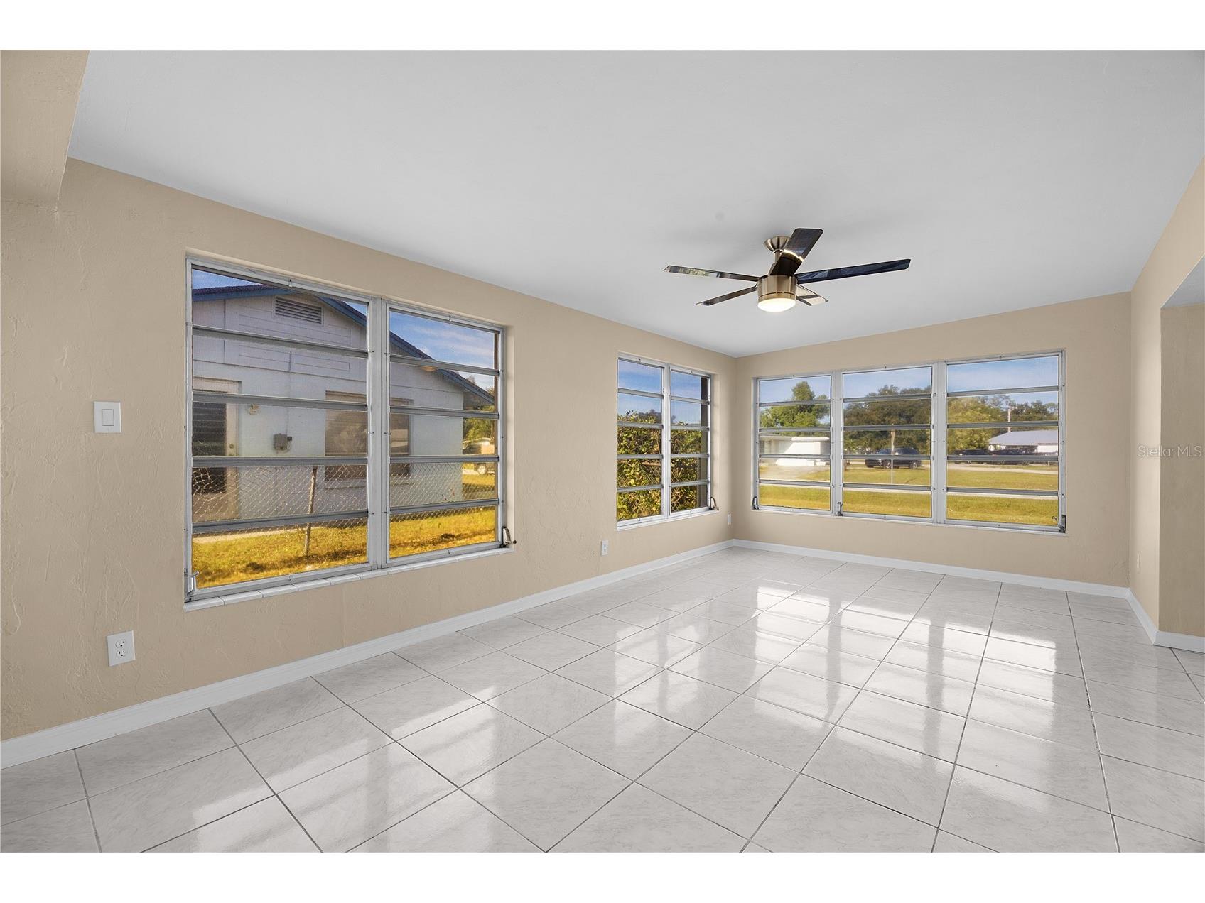 275 Lakeview Drive North Fort Myers FL 33917 A4697486 image7