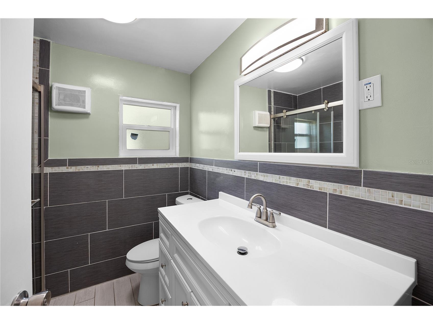 275 Lakeview Drive North Fort Myers FL 33917 A4697486 image8