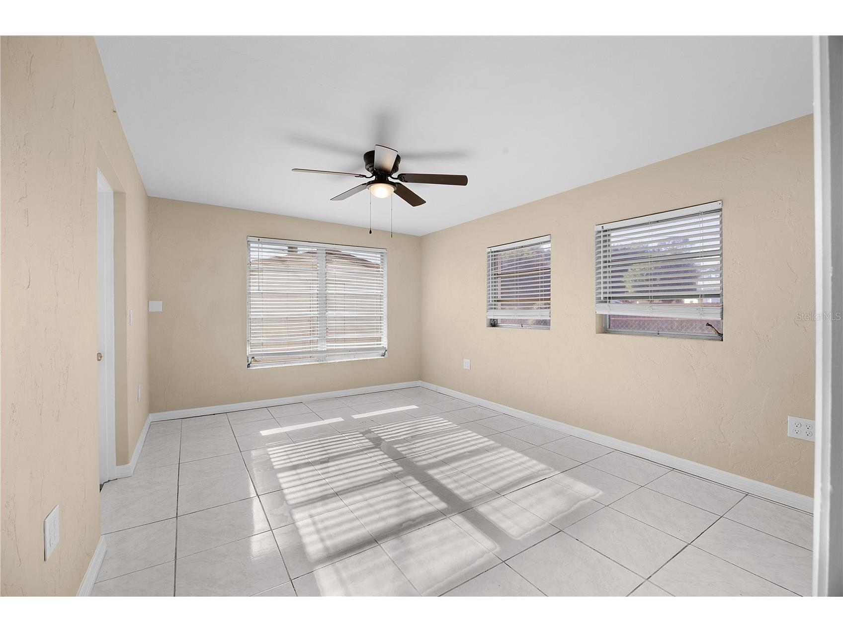 275 Lakeview Drive North Fort Myers FL 33917 A4697486 image9