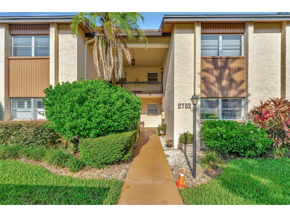 2752 Clubhouse Drive #204 Sarasota FL 34232 A4581168 image1