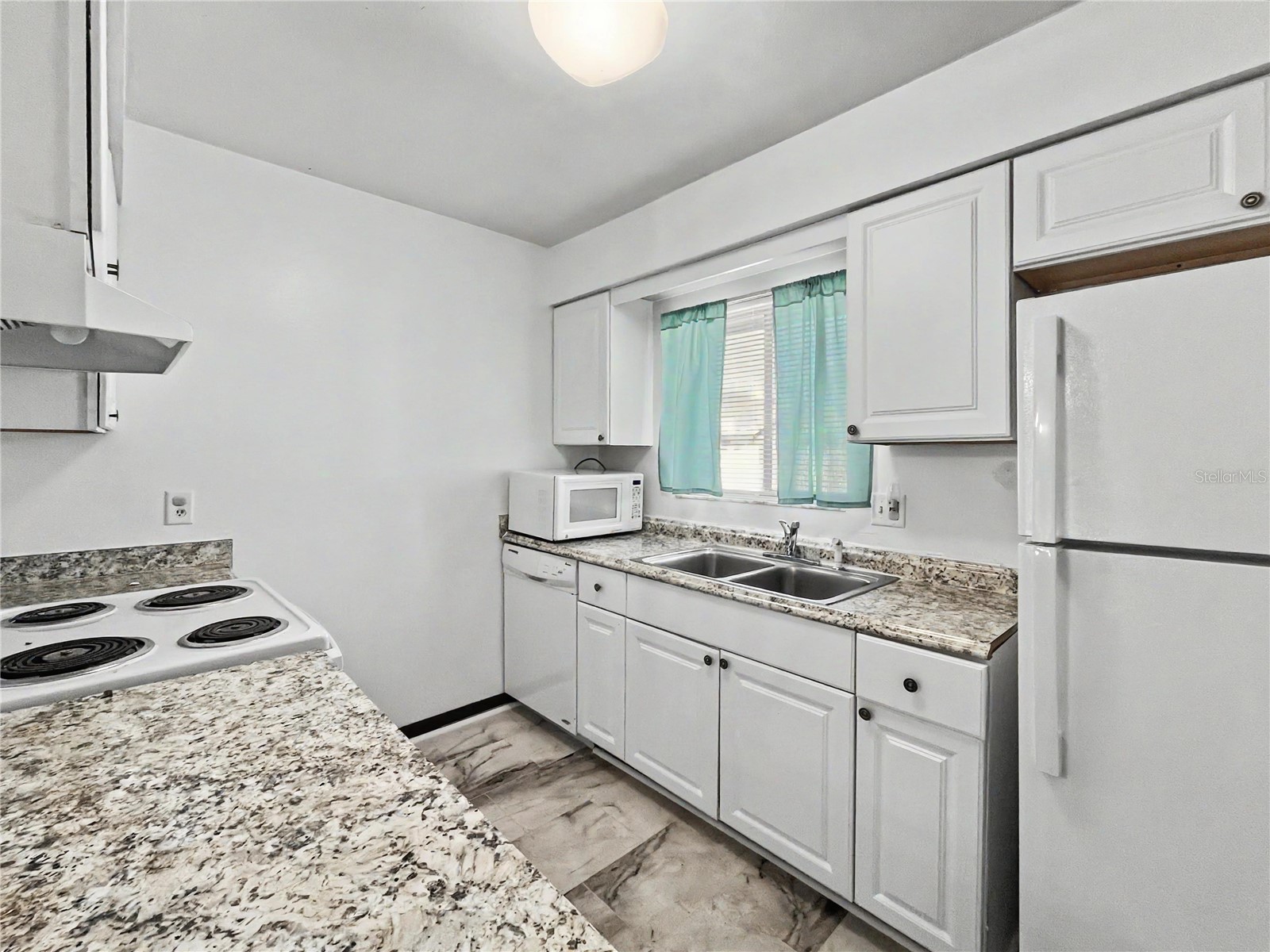 2752 Hidden Lake Boulevard #2752 Sarasota FL 34237 A4691793 image6