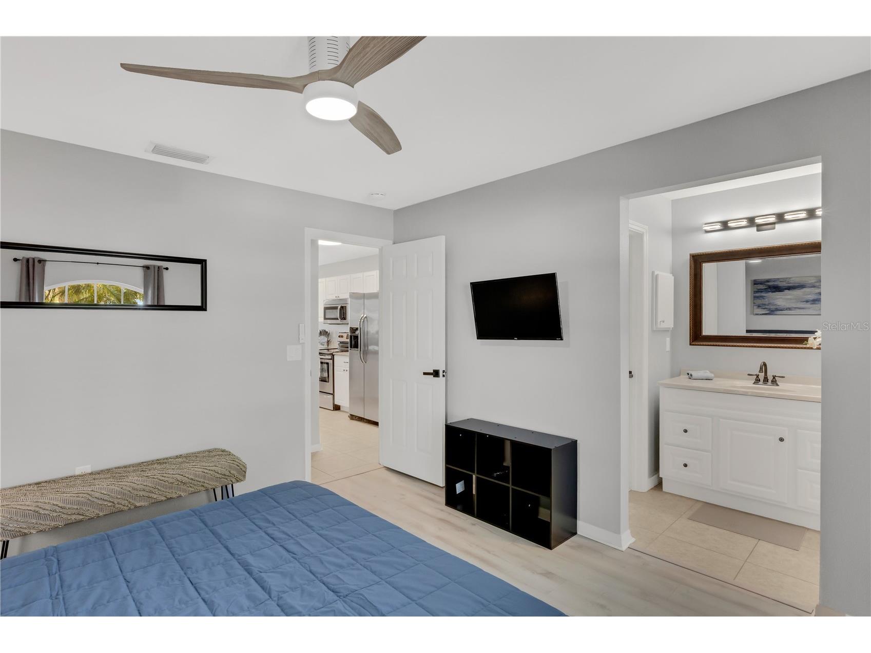 2757 Feiffer Circle Sarasota FL 34235 A4691052 image16