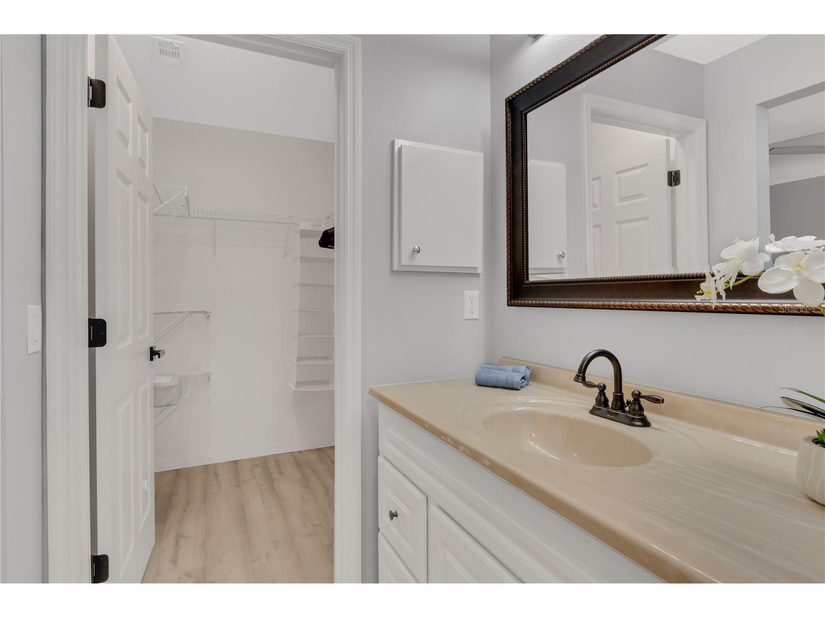 2757 Feiffer Circle Sarasota FL 34235 A4691052 image19