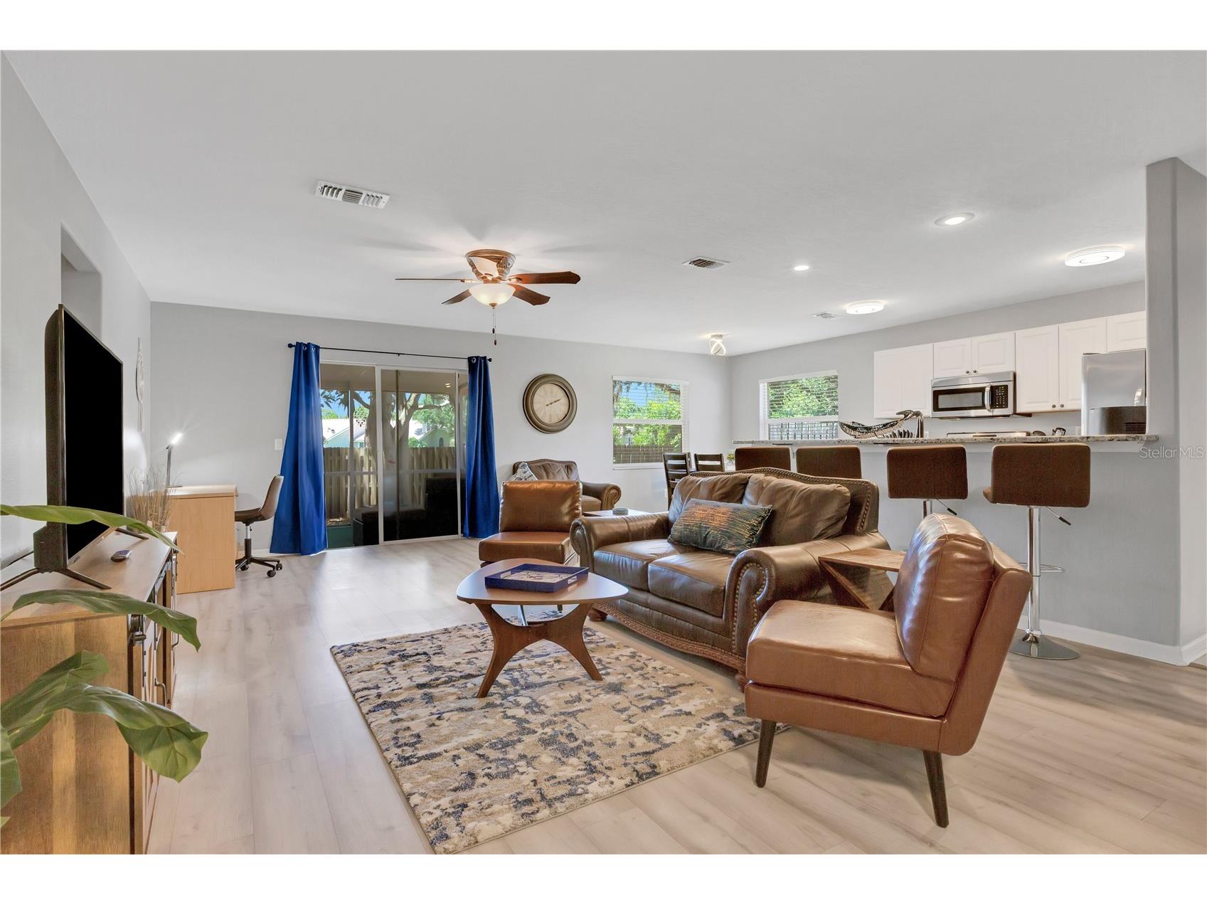 2757 Feiffer Circle Sarasota FL 34235 A4691052 image4