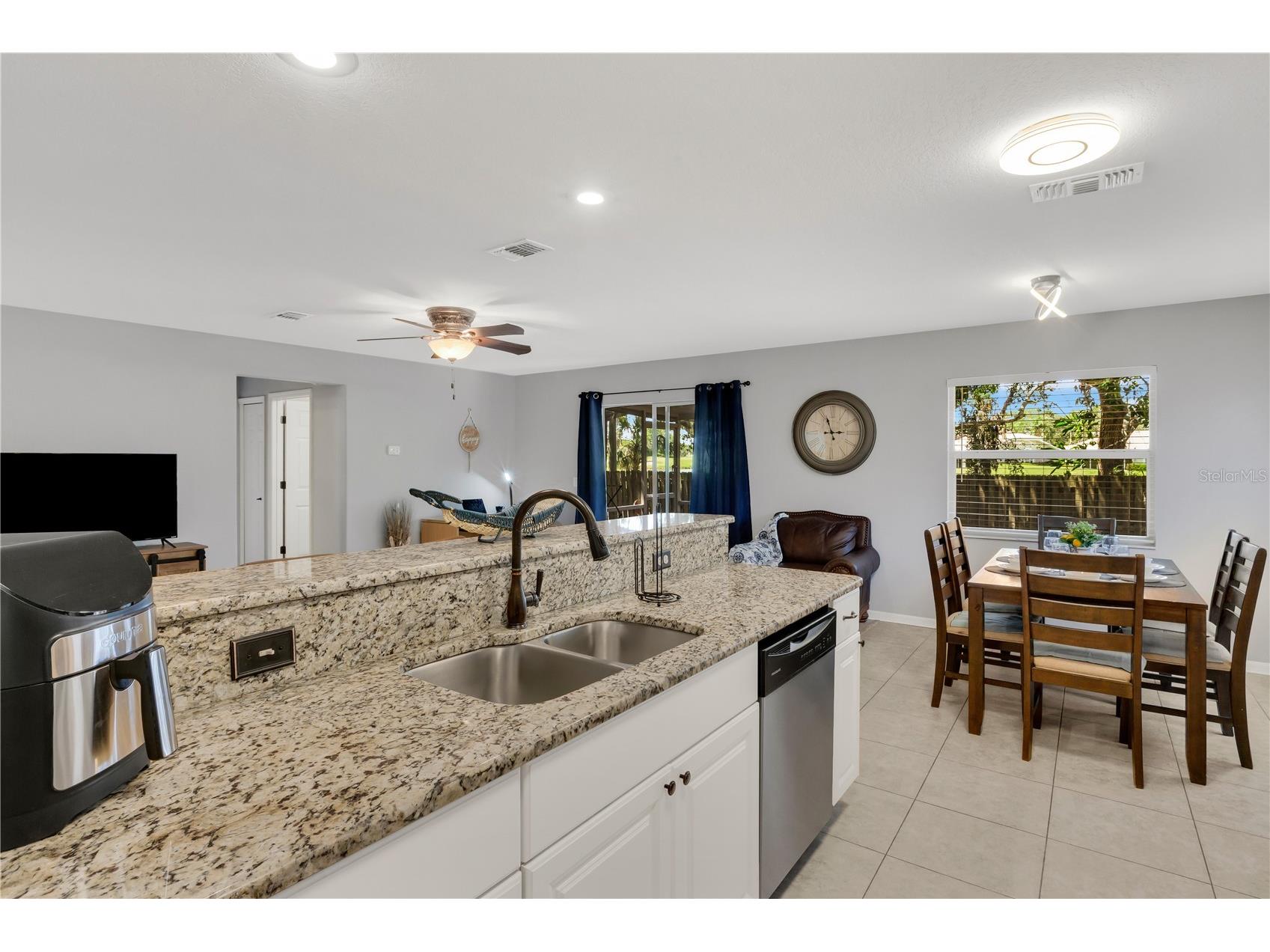 2757 Feiffer Circle Sarasota FL 34235 A4691052 image8