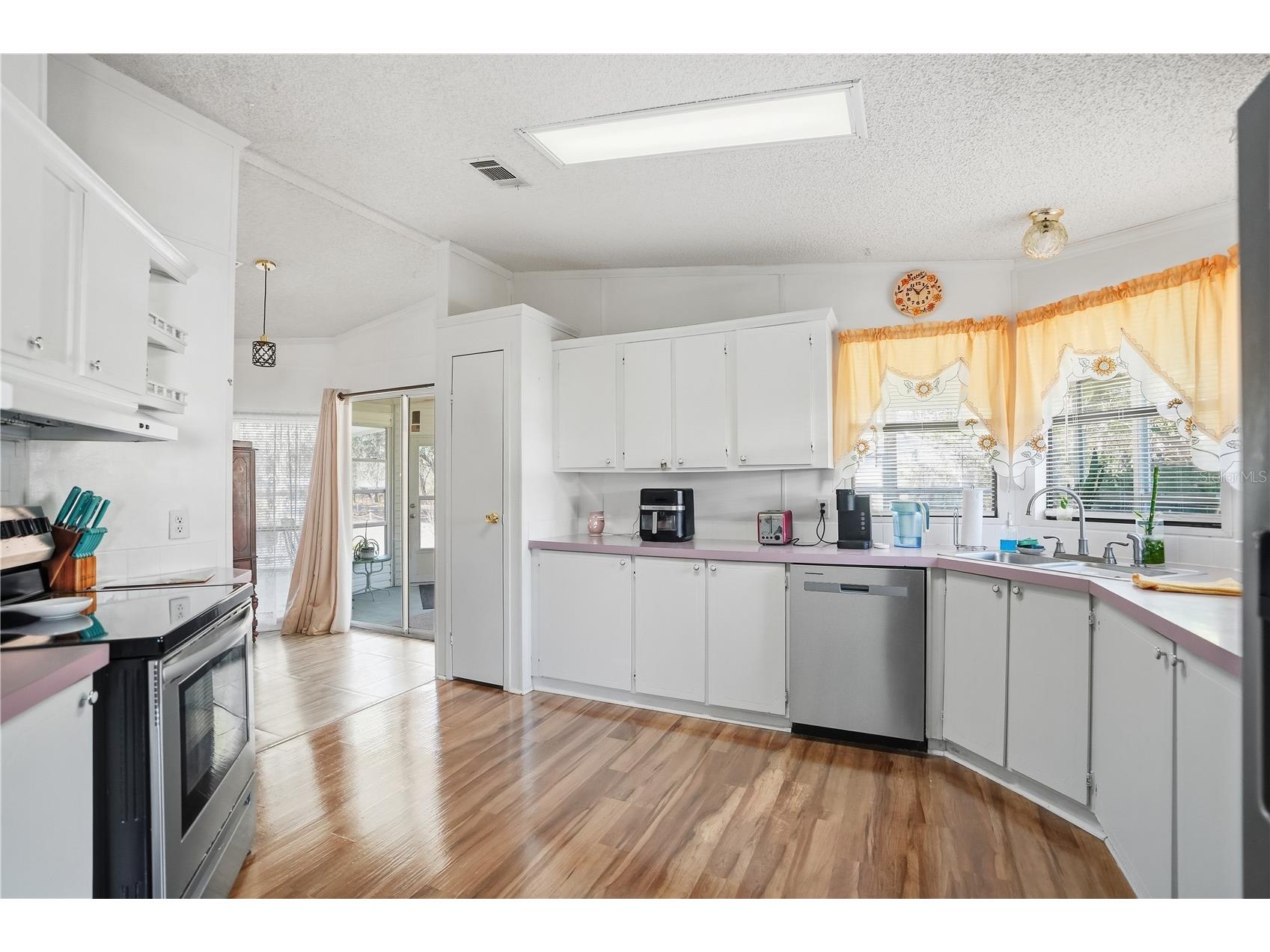 2757 Kingswood Circle Brooksville FL 34604 W7882378 image9
