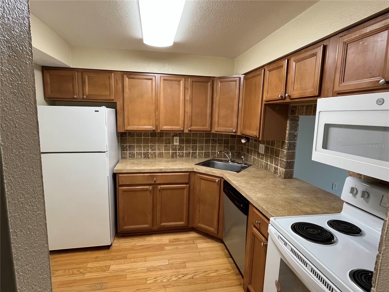 2760 Coconut Bay Ln Lane #237 Sarasota FL 34237 A4689021 image3