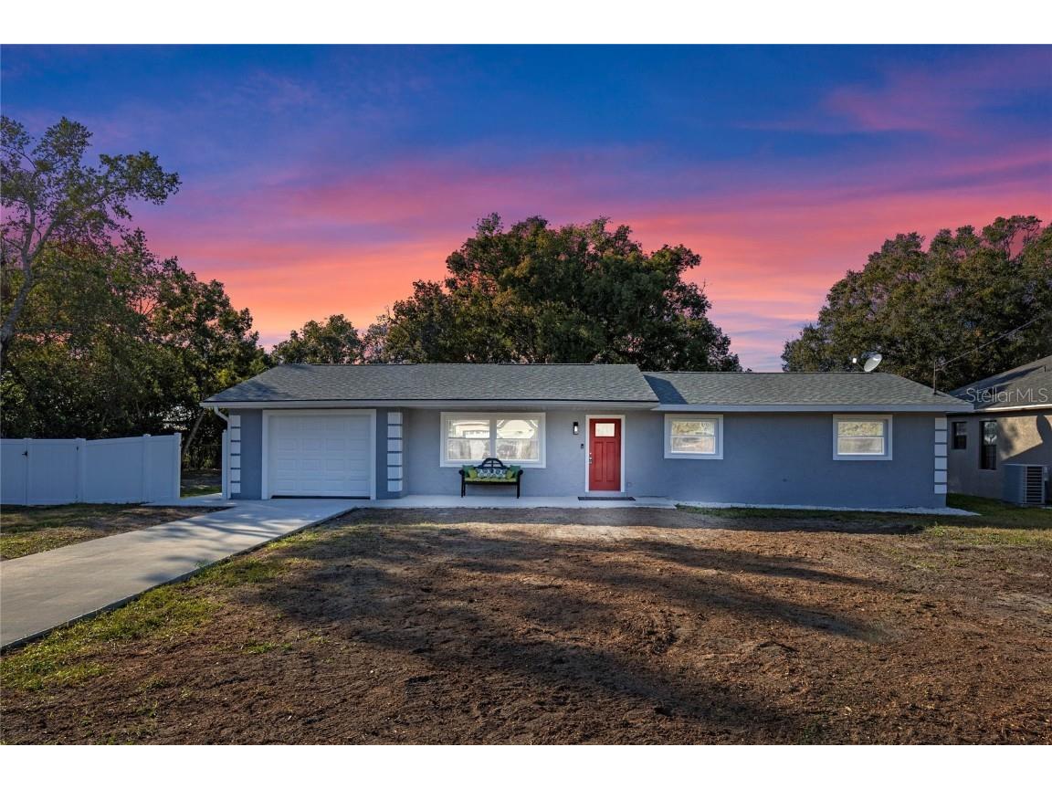 27623 Lisa Drive Tavares FL 32778 - CANAL TO LAKE BEAUCLAIRE O6262795 image1