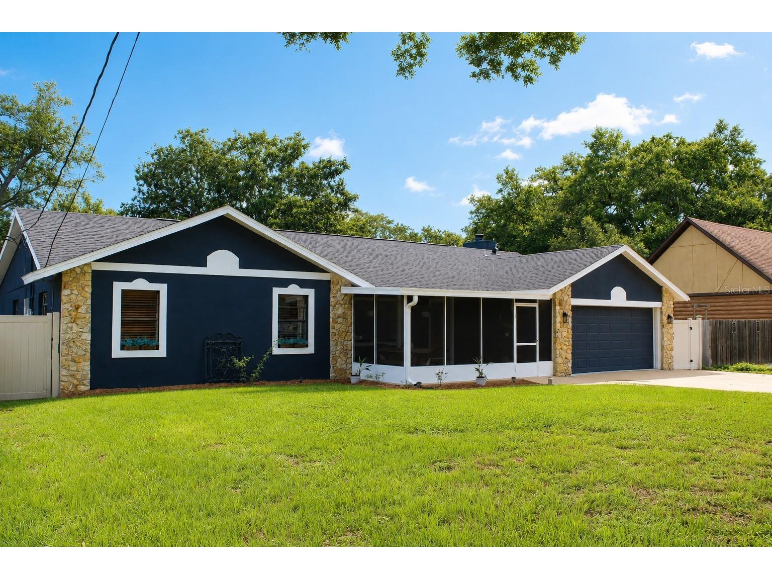 27627 Lois Drive Tavares FL 32778 - CANAL TO HARRIS CHAIN OF LAKES R4911122 image2