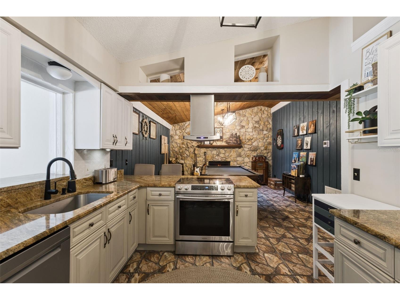27627 Lois Drive Tavares FL 32778 - CANAL TO HARRIS CHAIN OF LAKES R4911122 image9