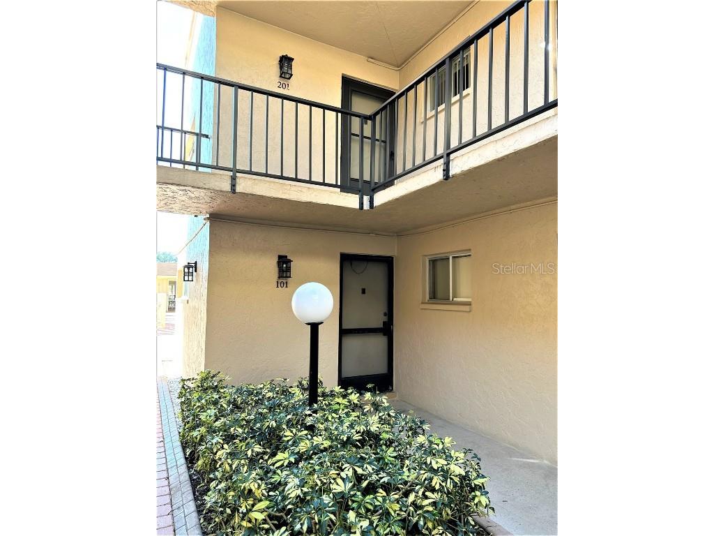 2763 Woodgate Lane #101 Sarasota FL 34231 A4561543 image1