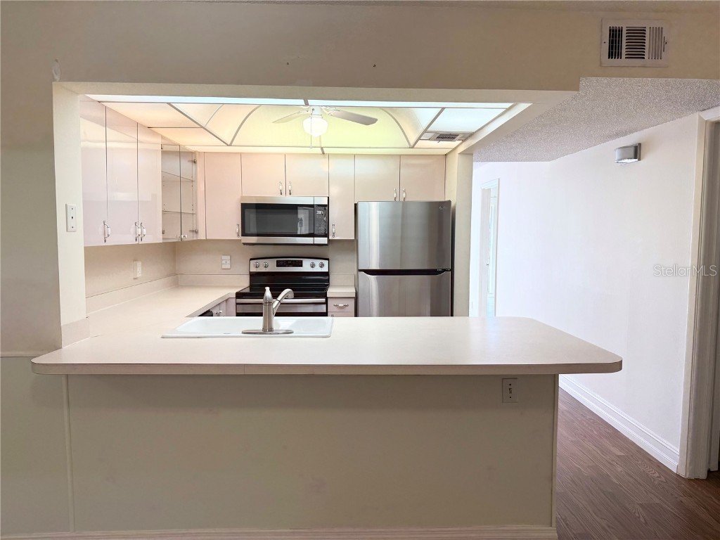 2763 Woodgate Lane #108 Sarasota FL 34231 A4668423 image3