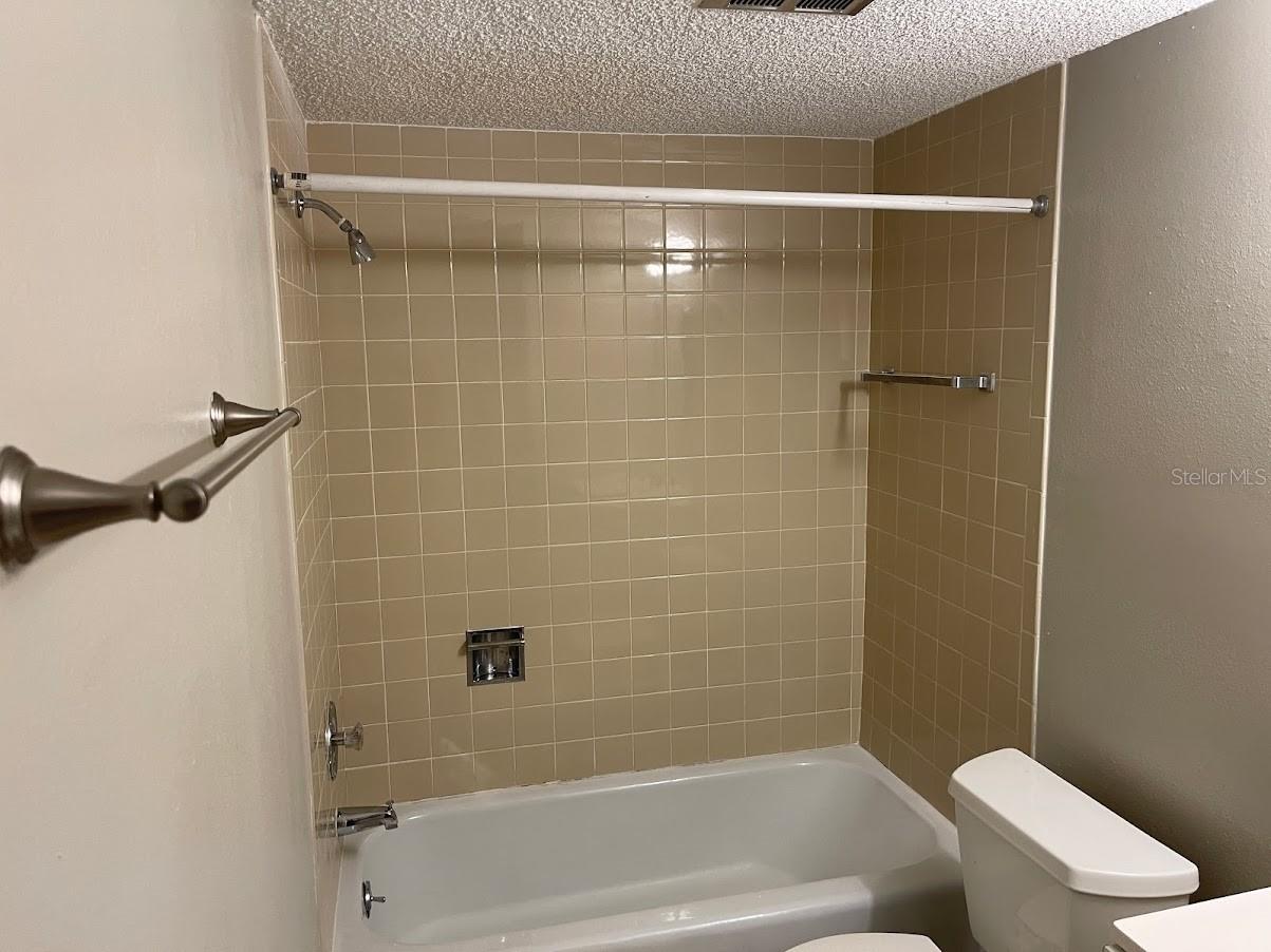 2763 Woodgate Lane #111 Sarasota FL 34231 A4680629 image14