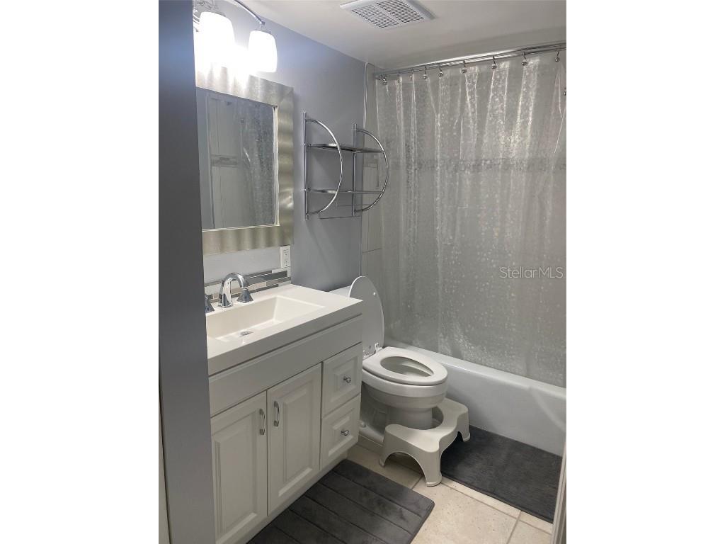 2763 Woodgate Lane #208 Sarasota FL 34231 A4641855 image19