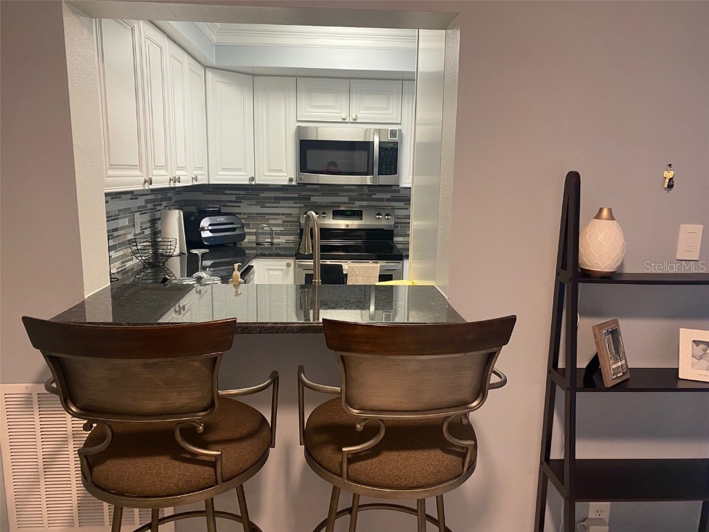 2763 Woodgate Lane #208 Sarasota FL 34231 A4641855 image8