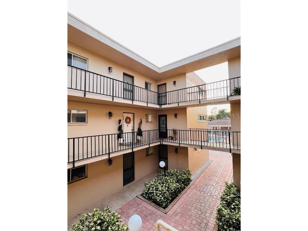 2763 Woodgate Lane #211 Sarasota FL 34231 A4552660 image1