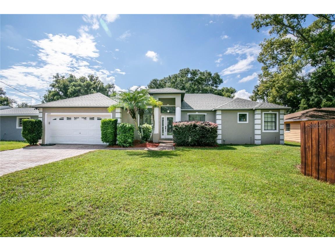 27637 Lisa Dr Tavares FL 32778 - CANAL TO HARRIS CHAIN OF LAKES G5087643 image1