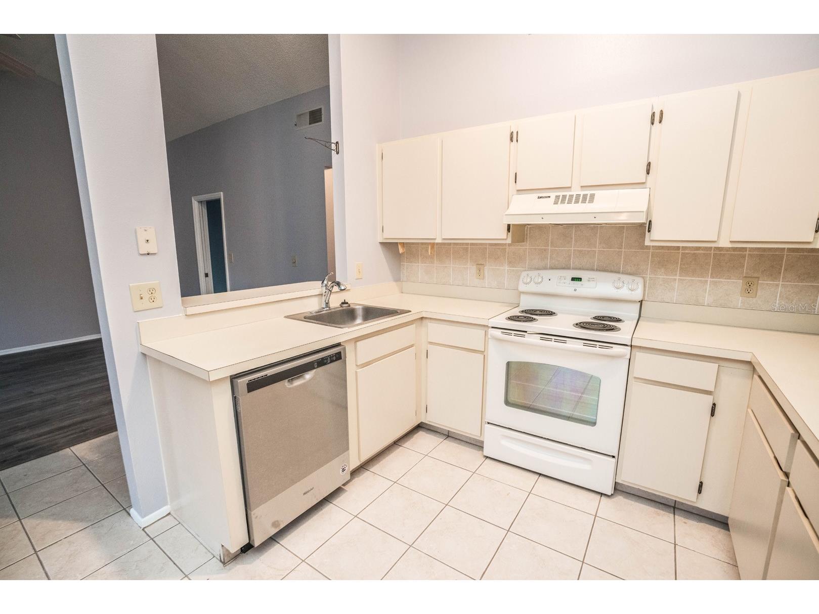 2764 Kavalier Drive Palm Harbor FL 34684 TB8514484 image8