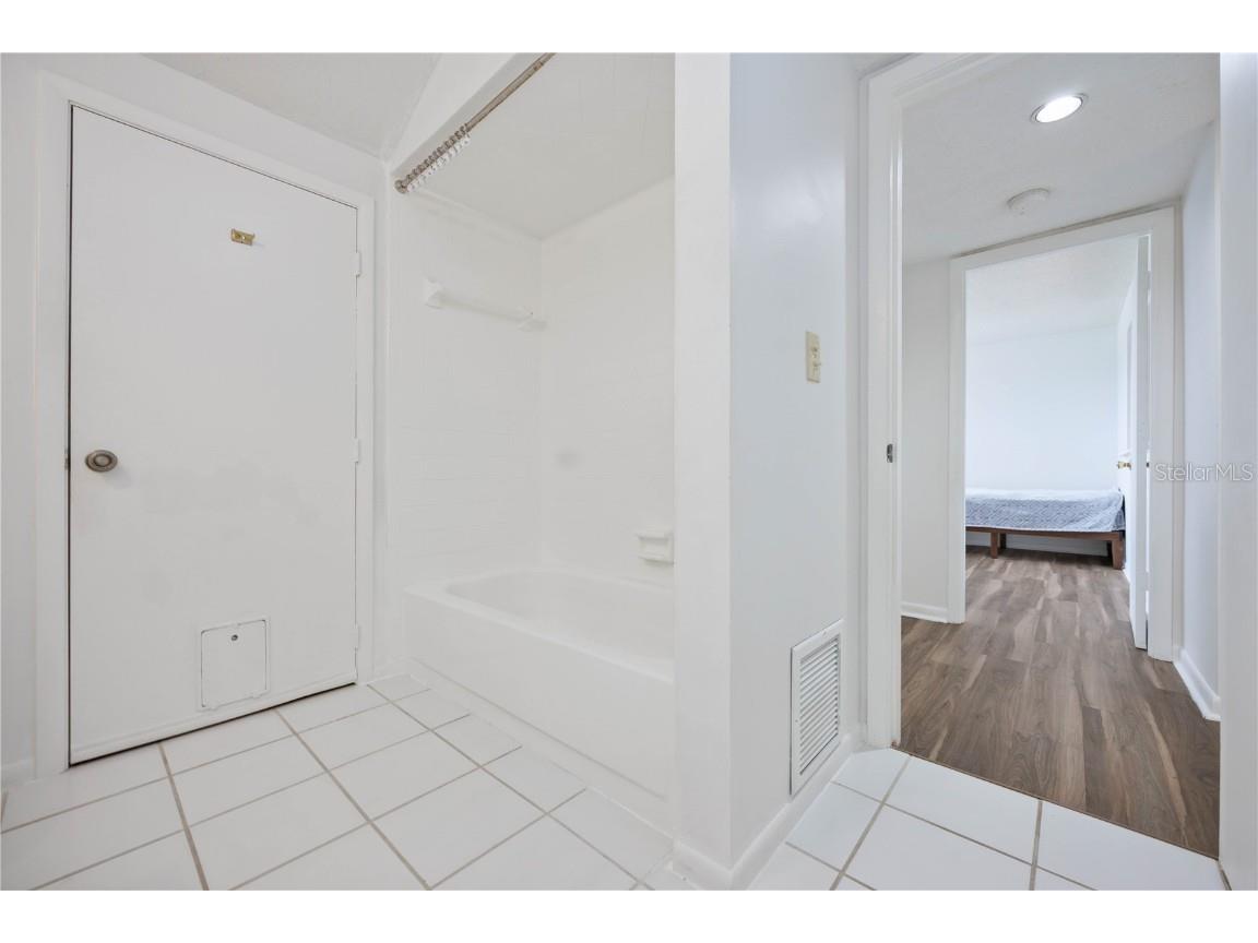 2767 Horseshoe Court #Q-3 Sarasota FL 34235 A4670247 image31