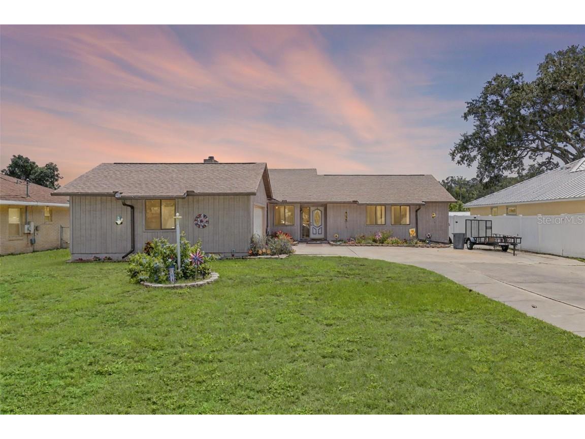 27714 Lois Drive Tavares FL 32778 - HARRIS CHAIN OF LAKES O6314335 image1