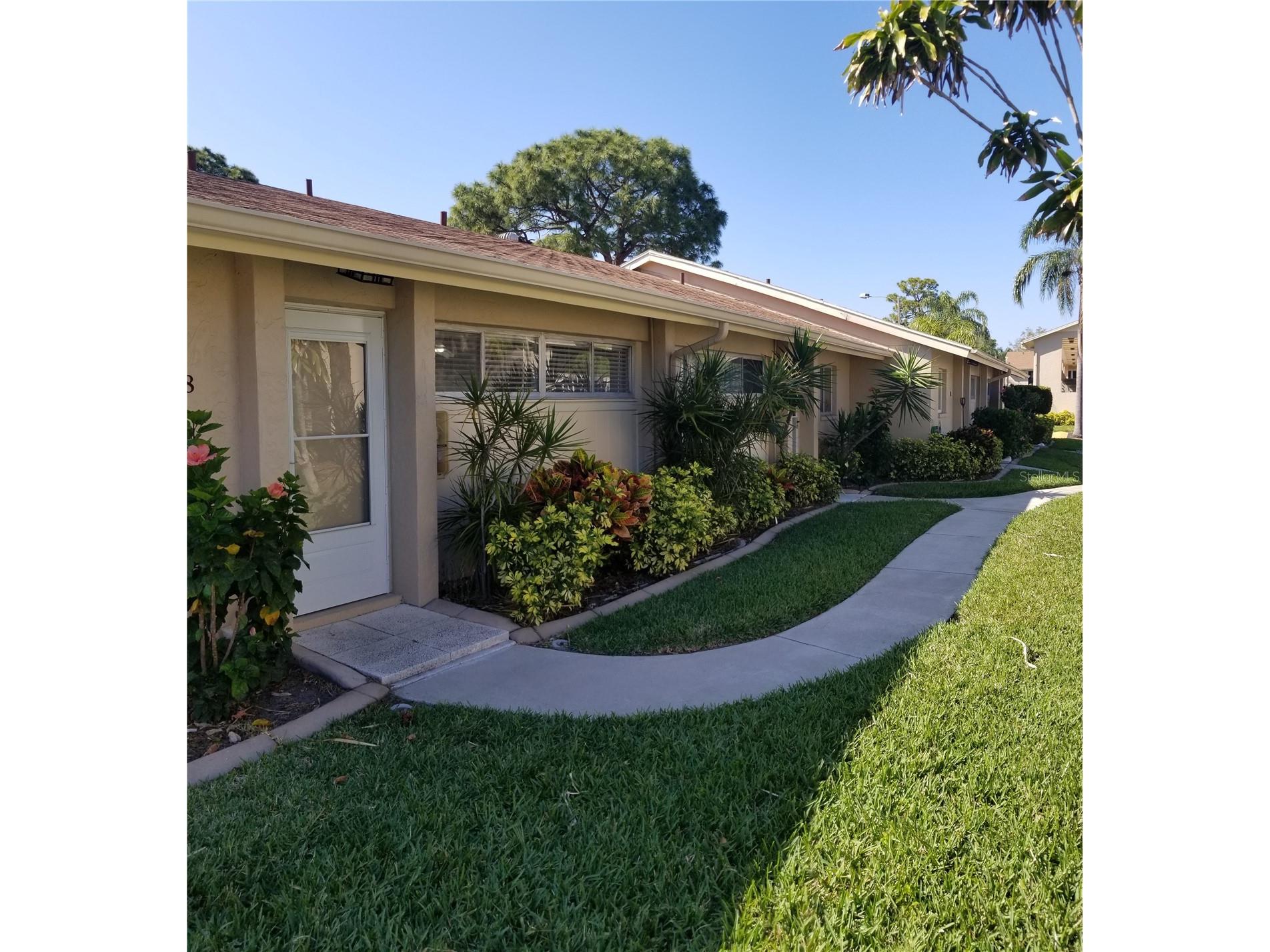 2772 Woodgate Lane #28 Sarasota FL 34231 A4695919 image1